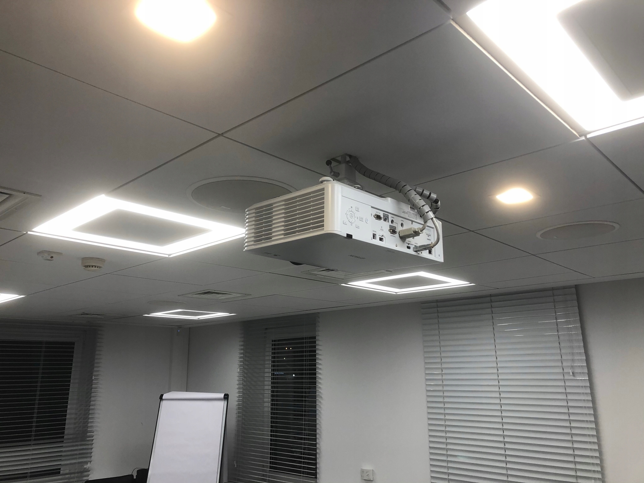 Projektor LCD Epson EB-L630U laser FULL HD kino Żywotność lampy w trybie ekonomicznym 30000 h