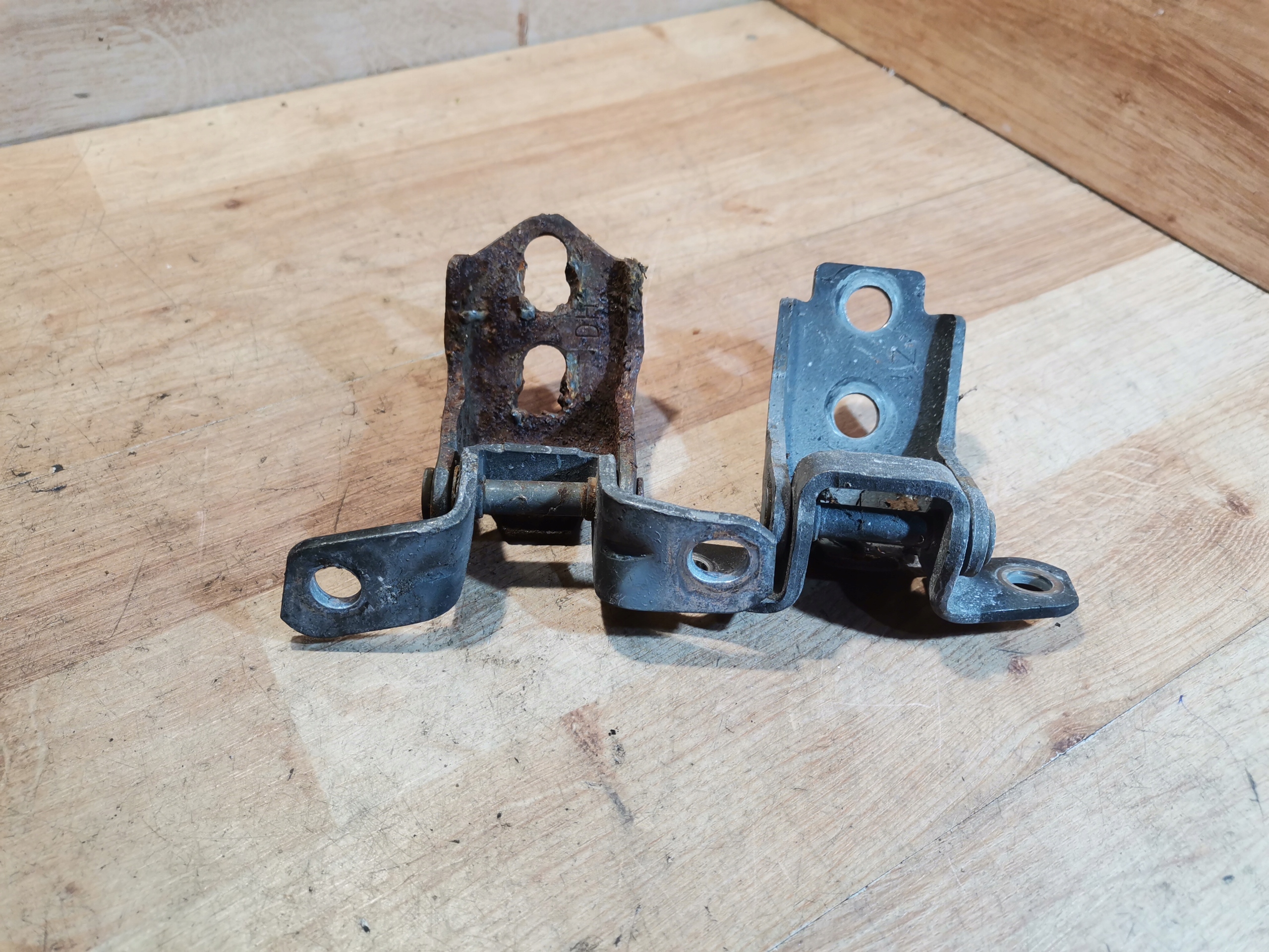 hinges door left front MAZDA 6 III GJ 12-18