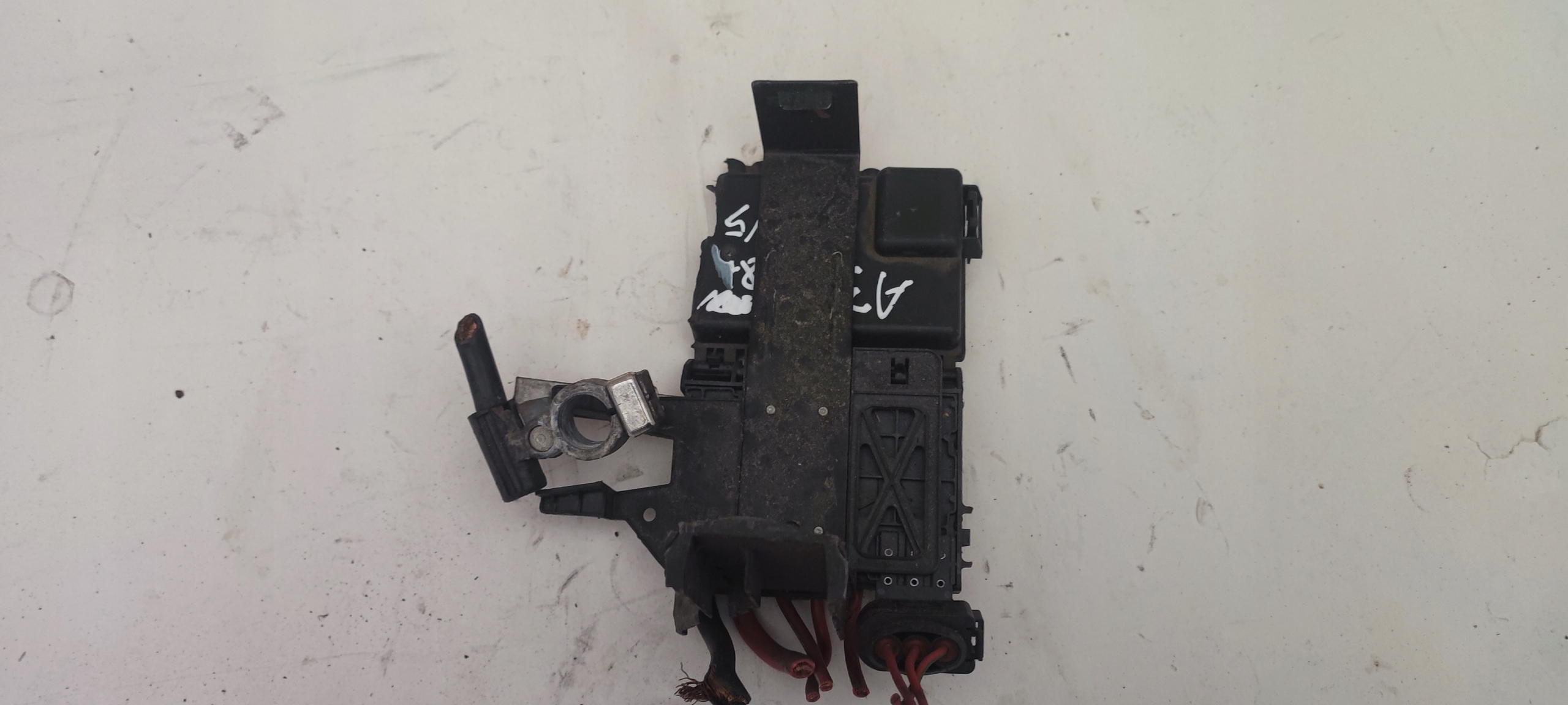 AUDI A3 8L compartment of fuses for battery