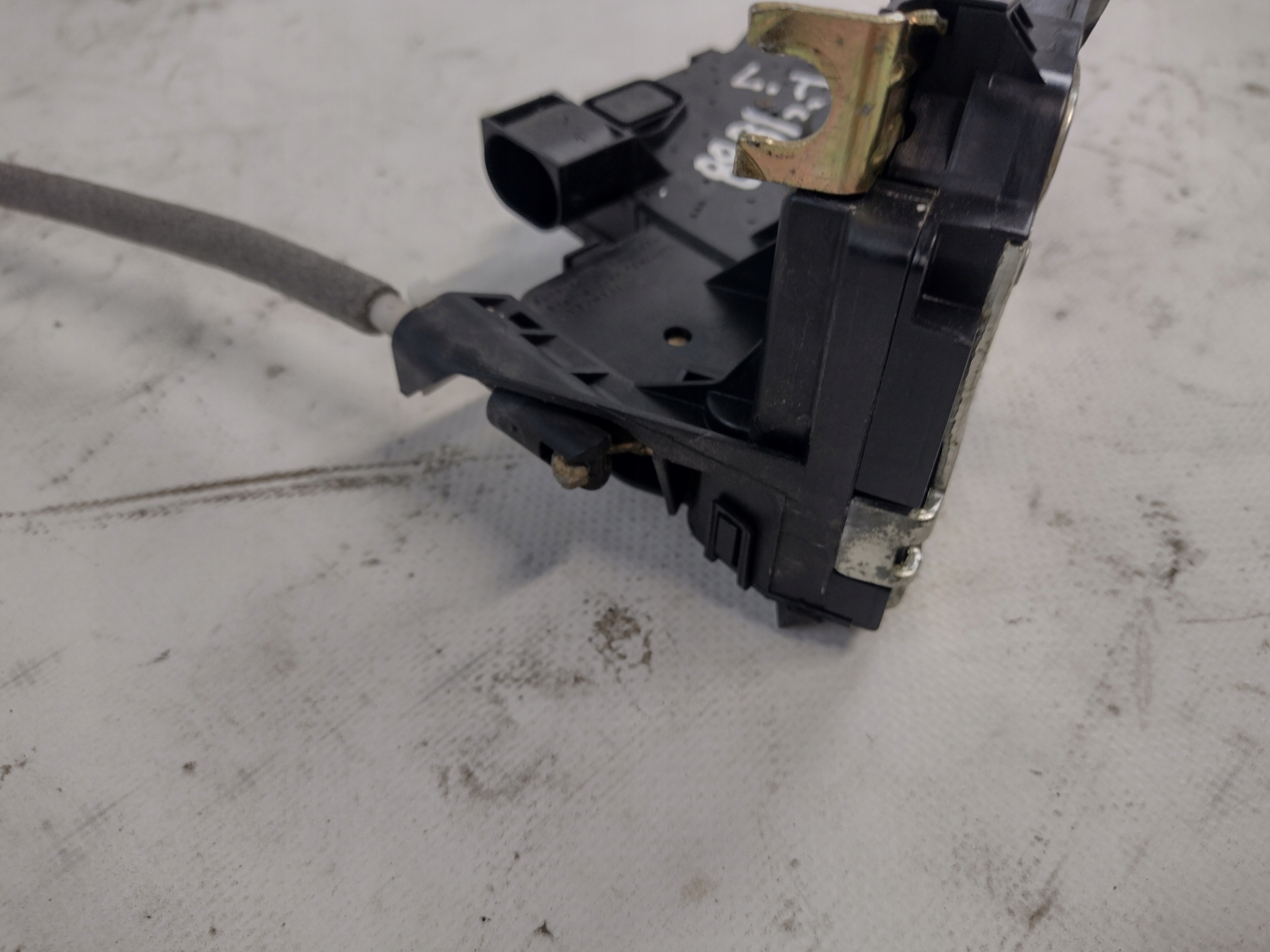 lock door left rear part BMW E46 lift sedan