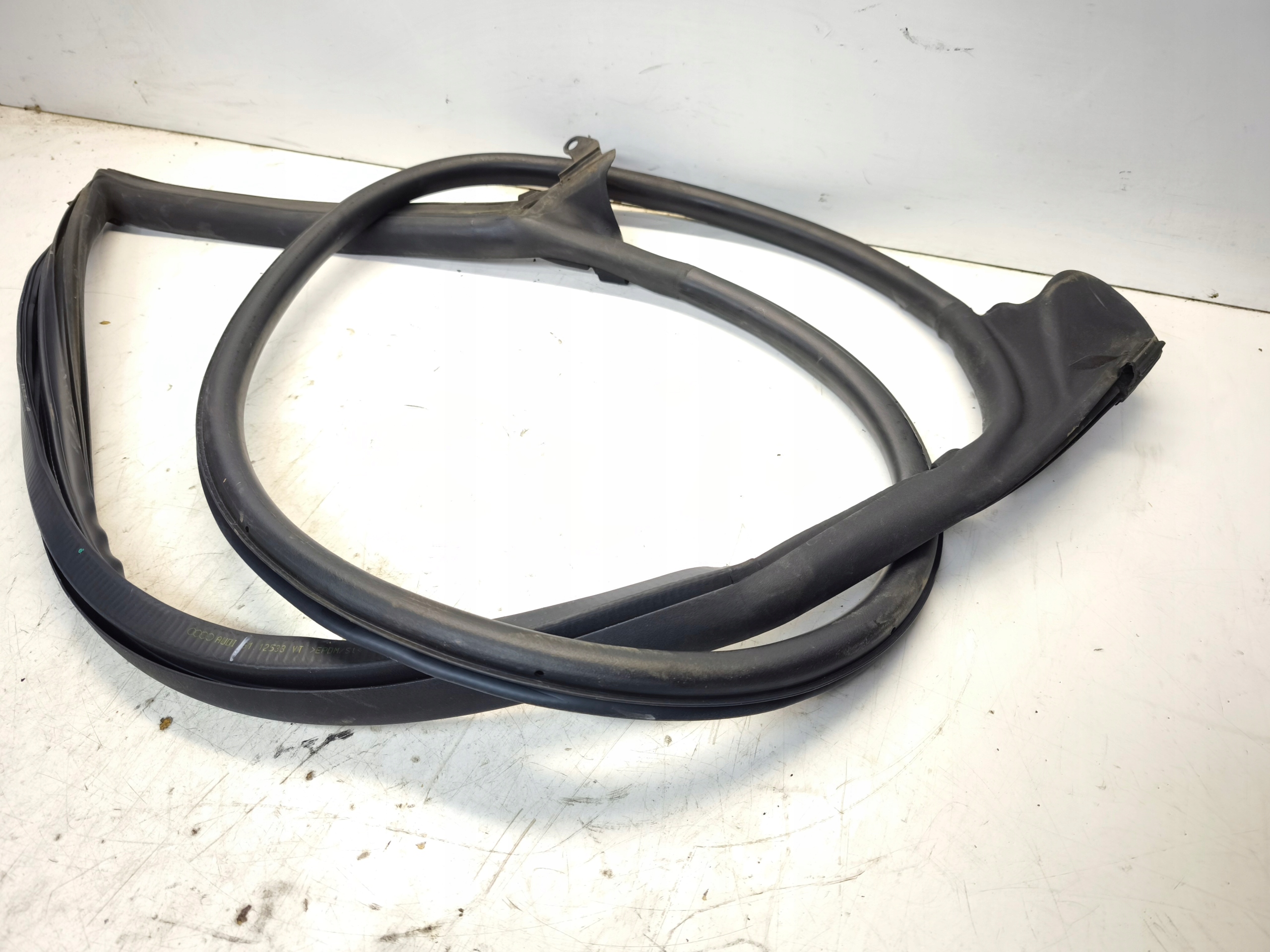 gasket door left front AUDI A5 8T SPORTBACK 8T8831707