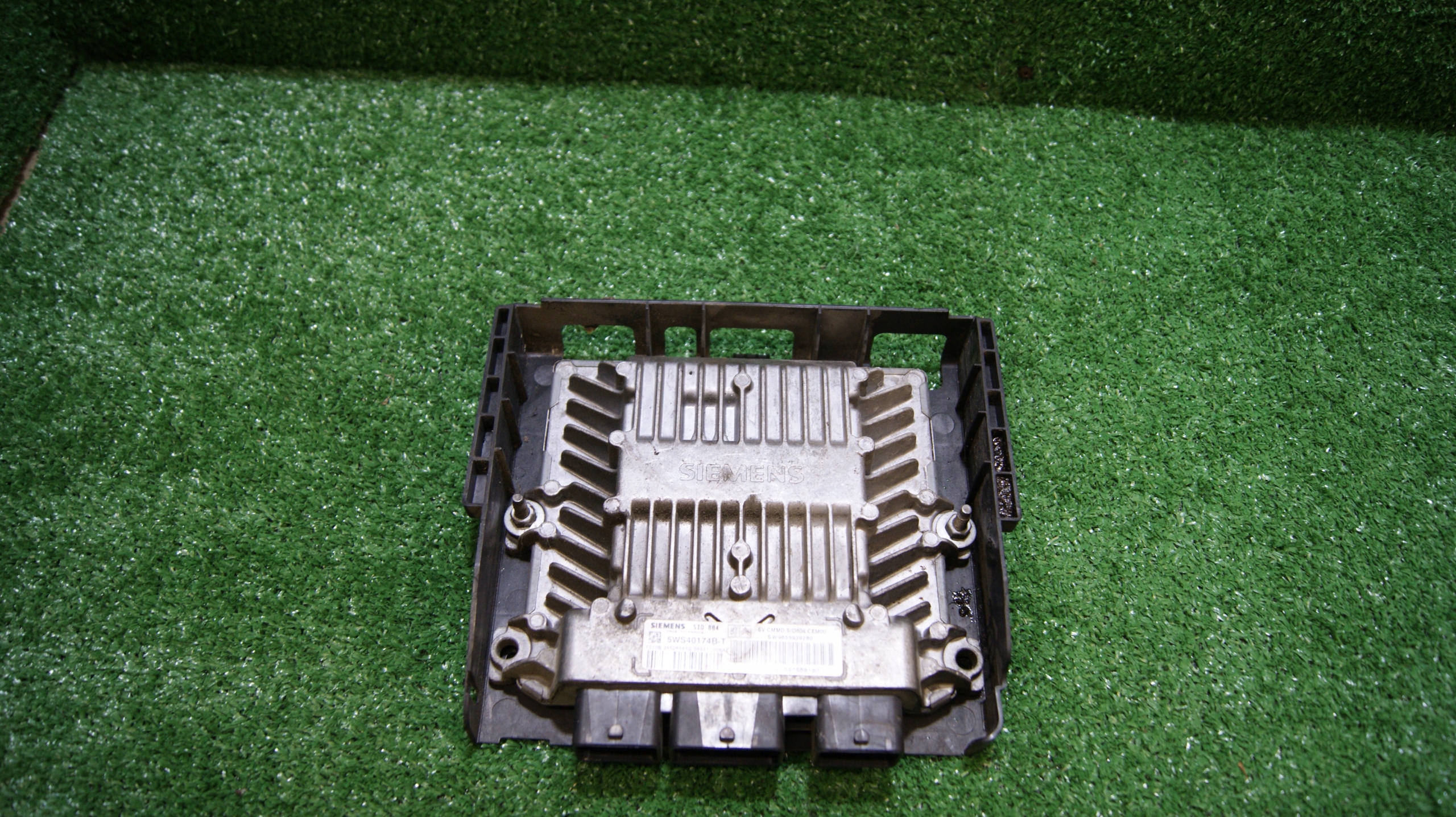 computer of the engine control unit CITROEN C2 5WS40174B-T 9655939280