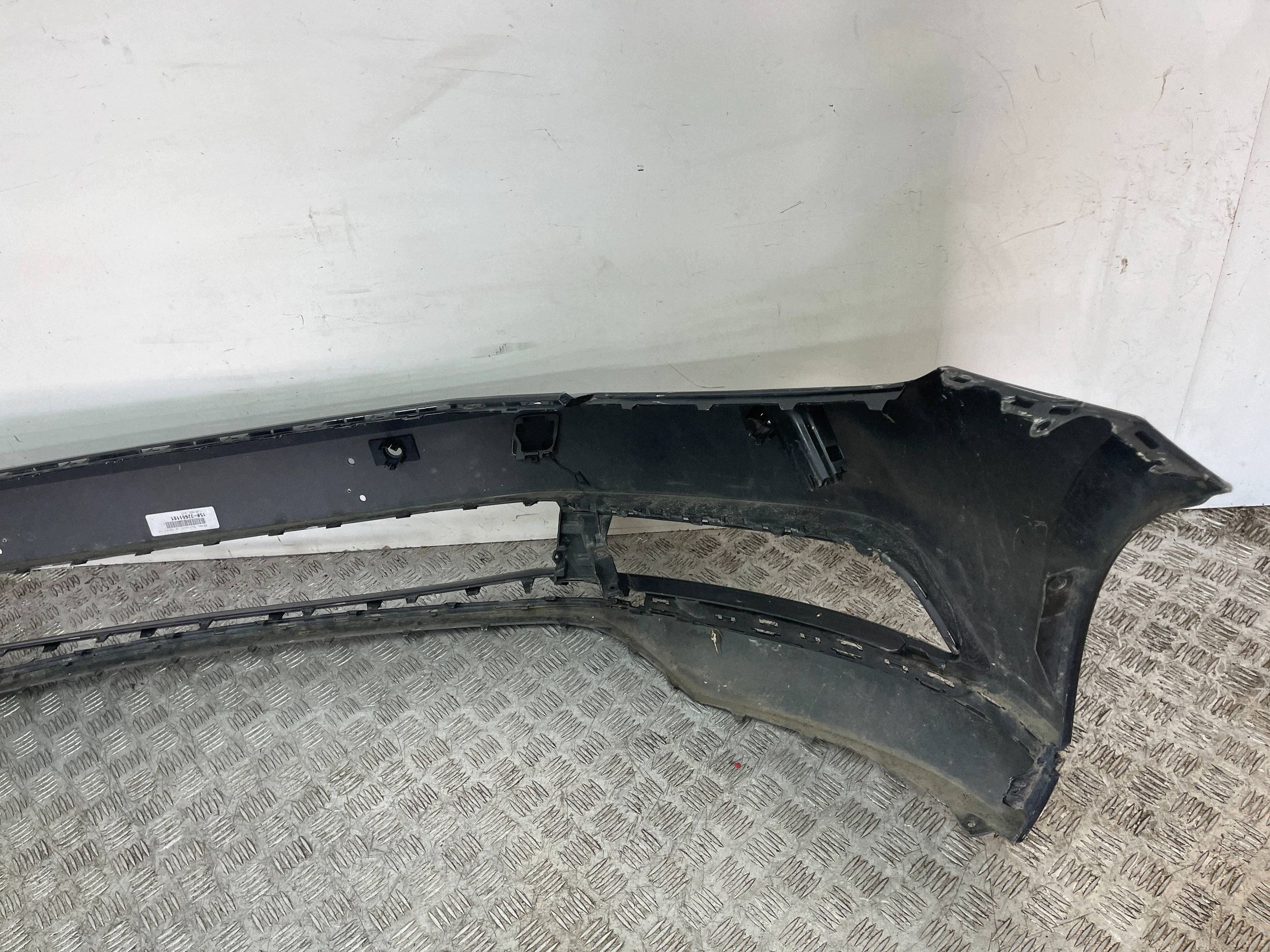 front bumper front VOLKSWAGEN PASSAT B8 3G 14- washers 4 X PDC
