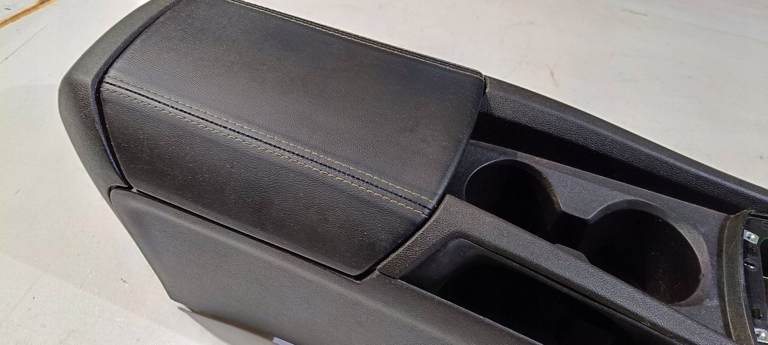 armrest tunel central Chevrolet Camaro 2009-2015
