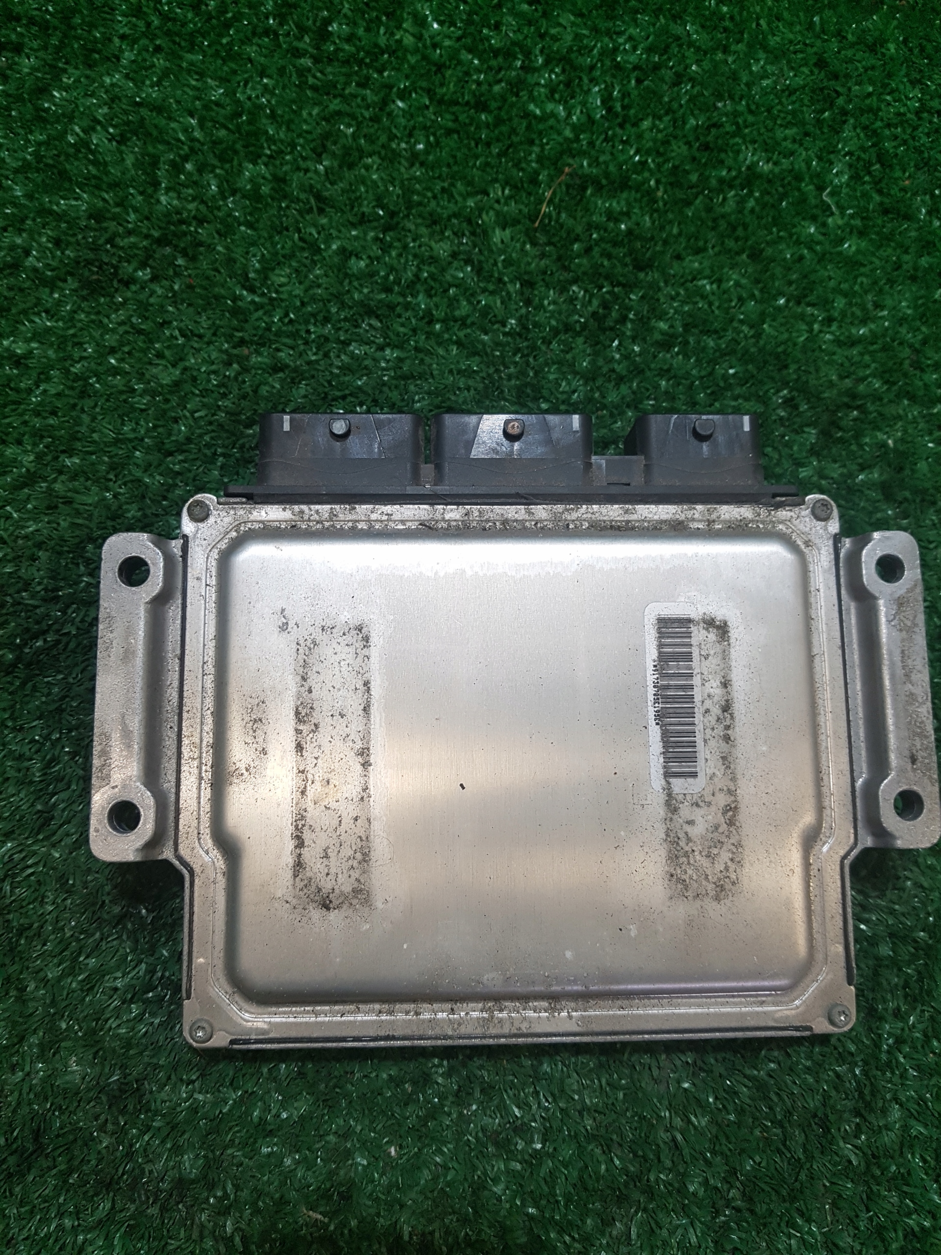 computer of the engine control unit CITROEN C5 III 9666266580