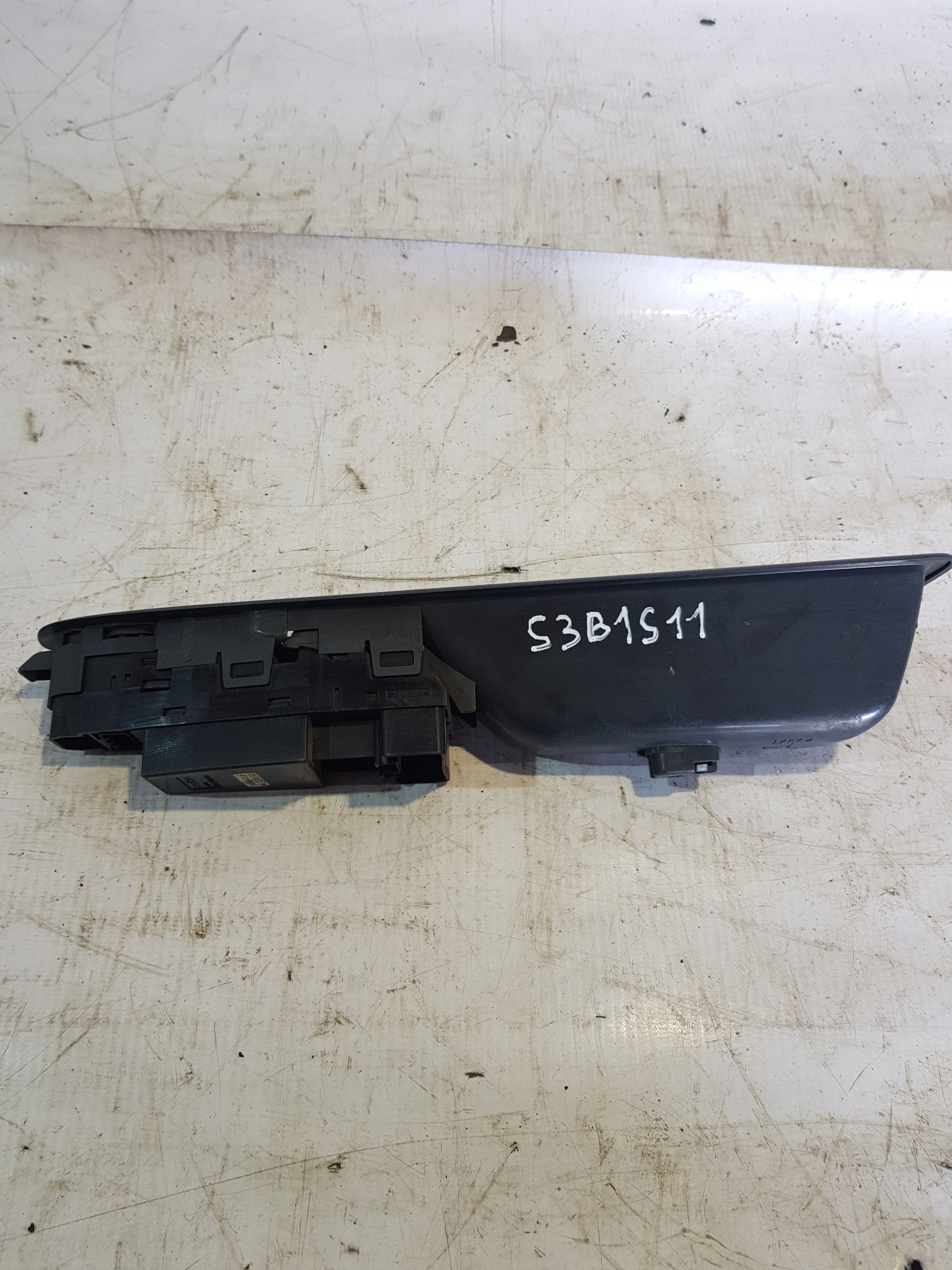 switch windows Volvo OE 30889749