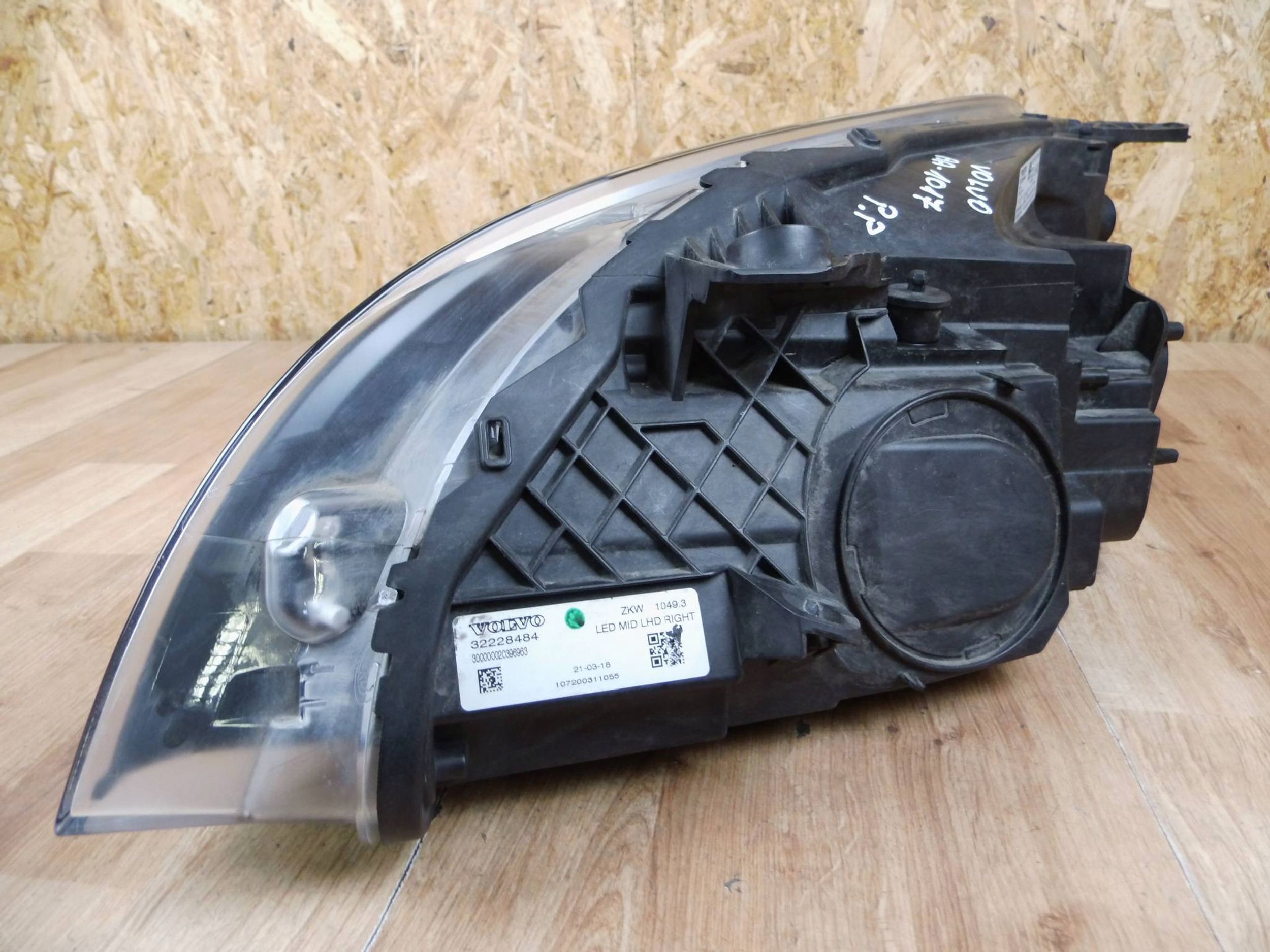 Volvo V40 II 2016-2019 LIFT light right front front right 32228484