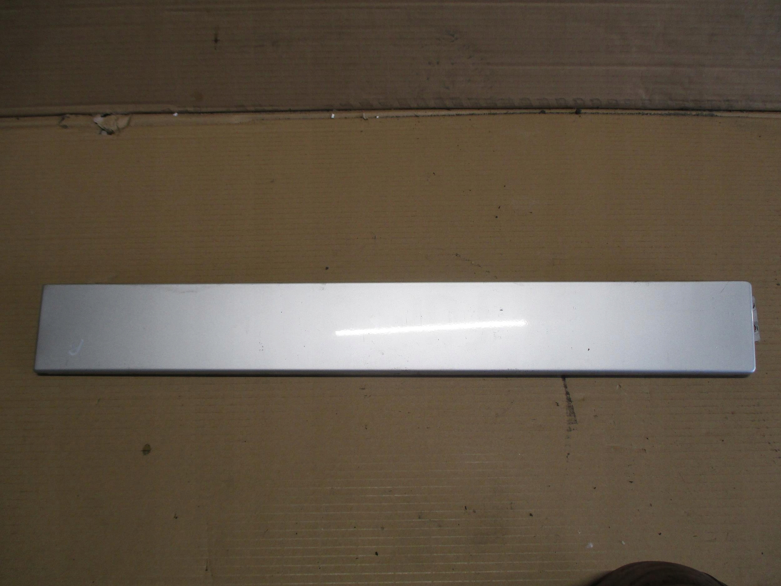 MERCEDES VANEO 01-05 LISTWA BOCZNA SZYNY PRAWA 744