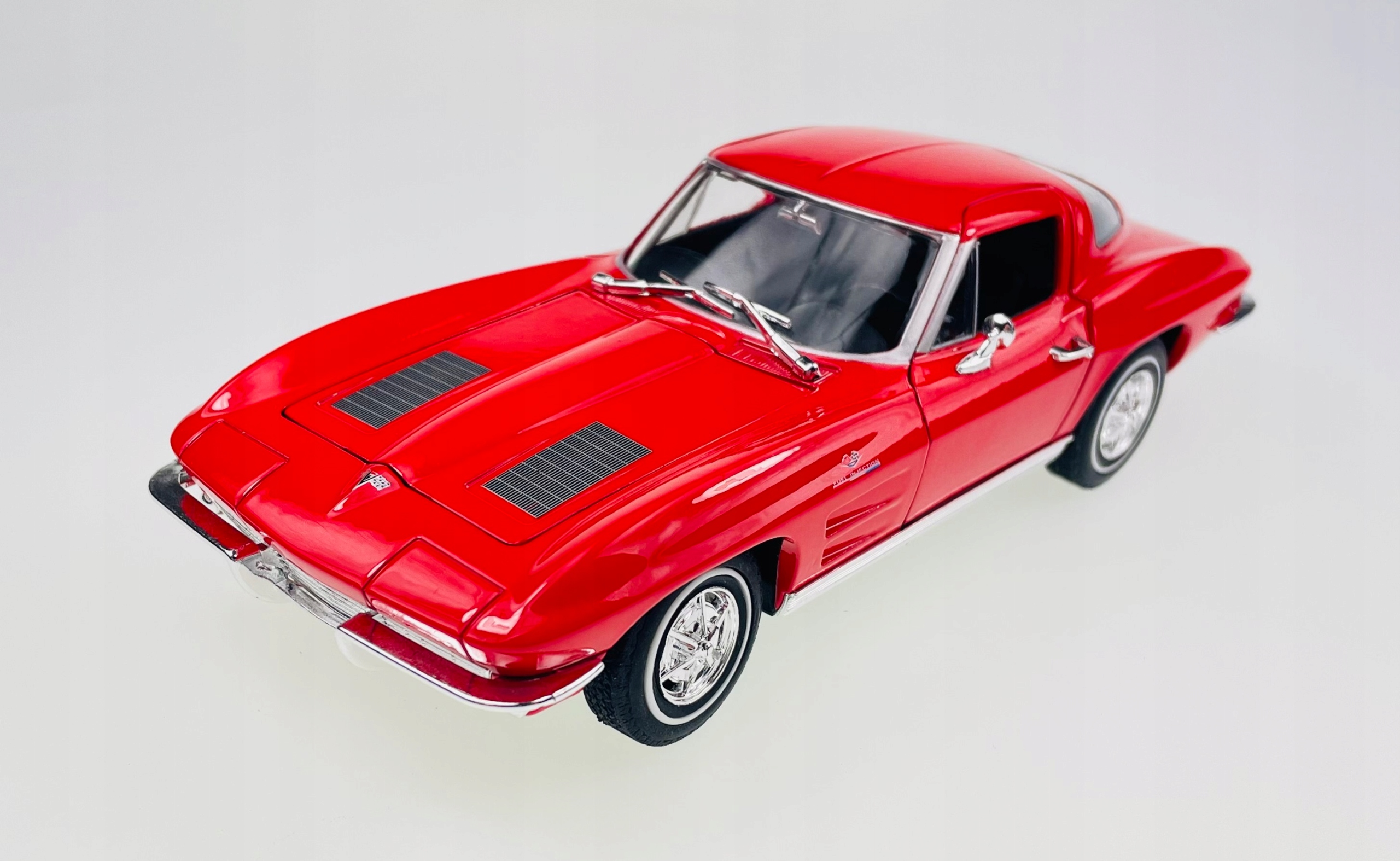 Welly 1963 Chevrolet Corvette Červená 1:24 Nový Kovový Model 24073