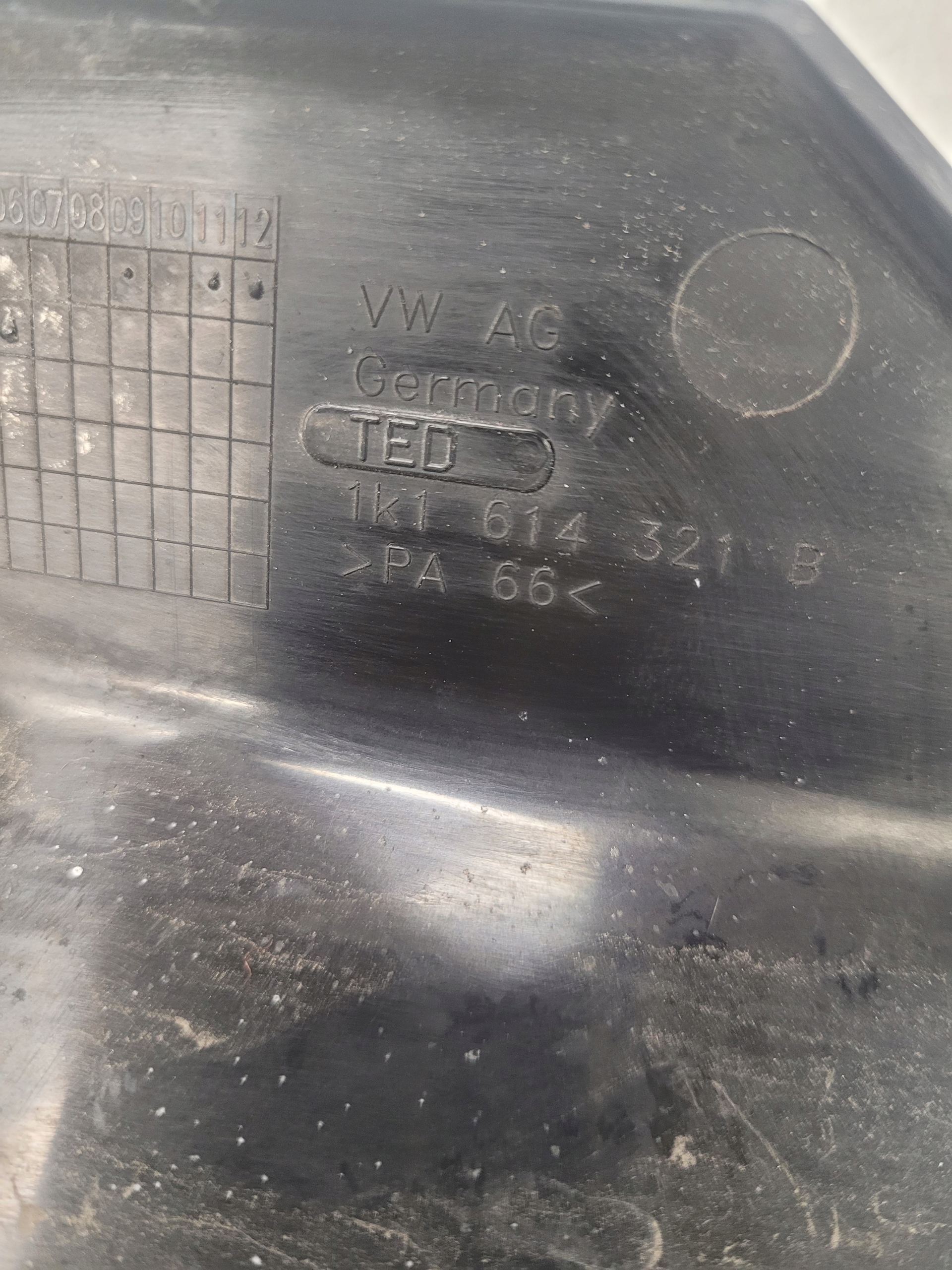 BLENDE ABDECKUNG POMPY ABS AUDI A3 VW GOLF 1K1614321B