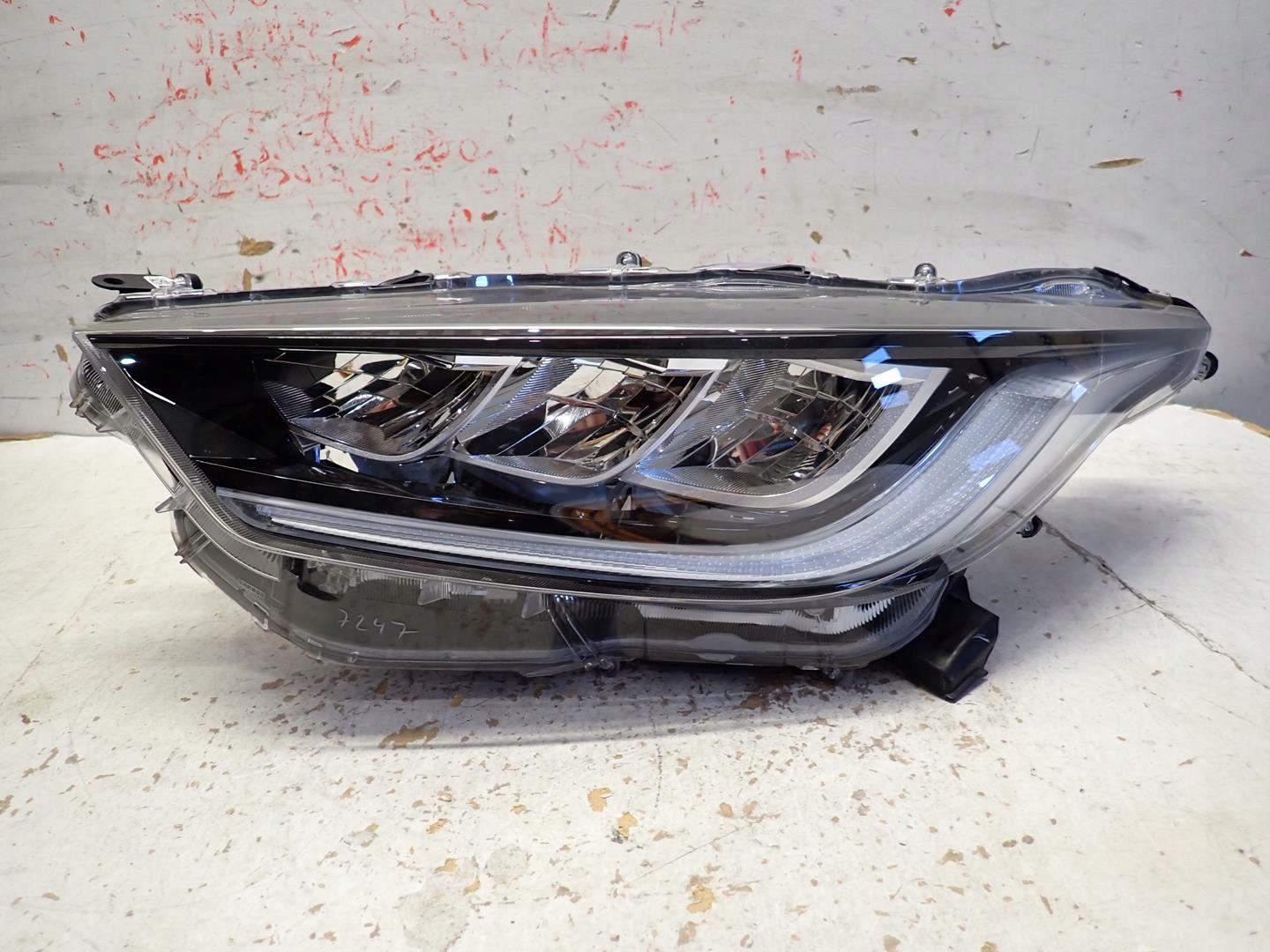 light front front left TOYOTA YARIS IV 2020- FULL LED 0018411