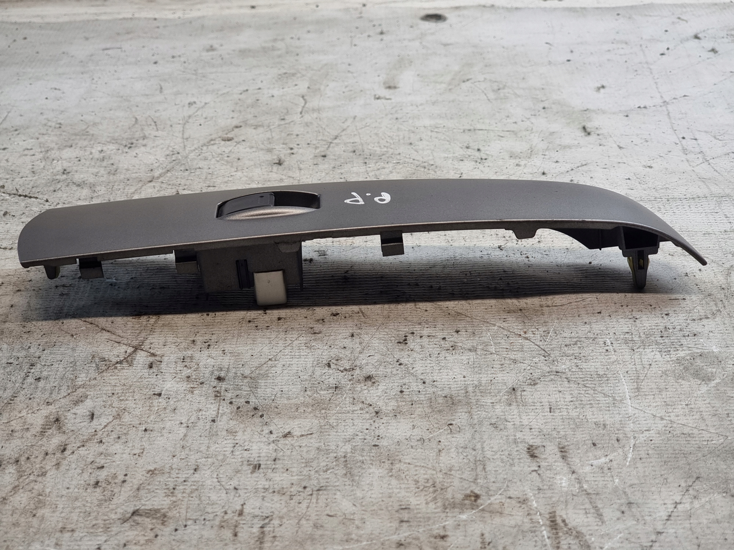 switch PANEL button windows right front 74231-47080 TOYOTA PRIUS II