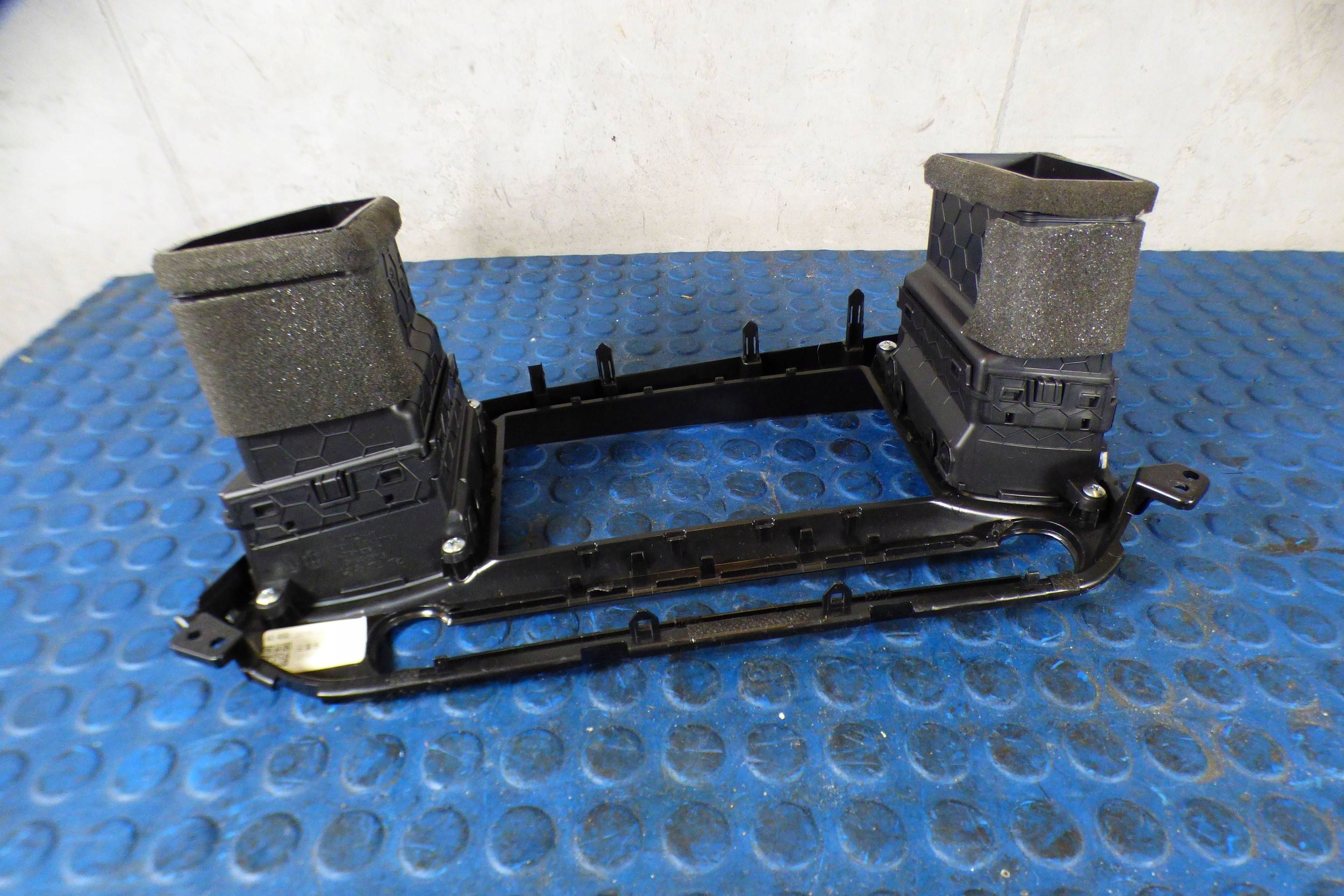 Hyundai Elantra VI frame grid central wentylacji 974202FAA0 st.BDB