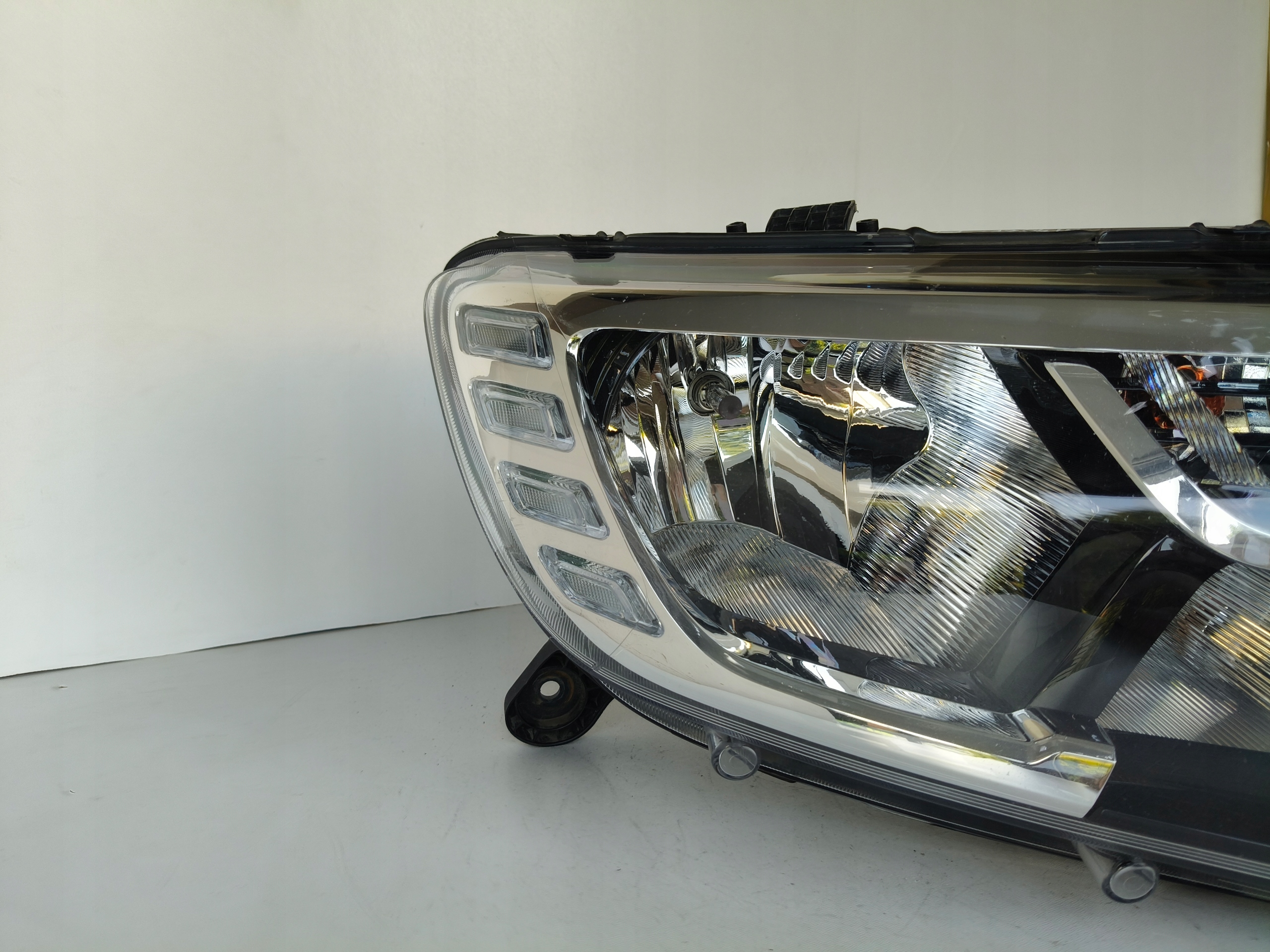 light right REFLEKTOR DACIA SANDERO II 16- LIFT LED LOGAN