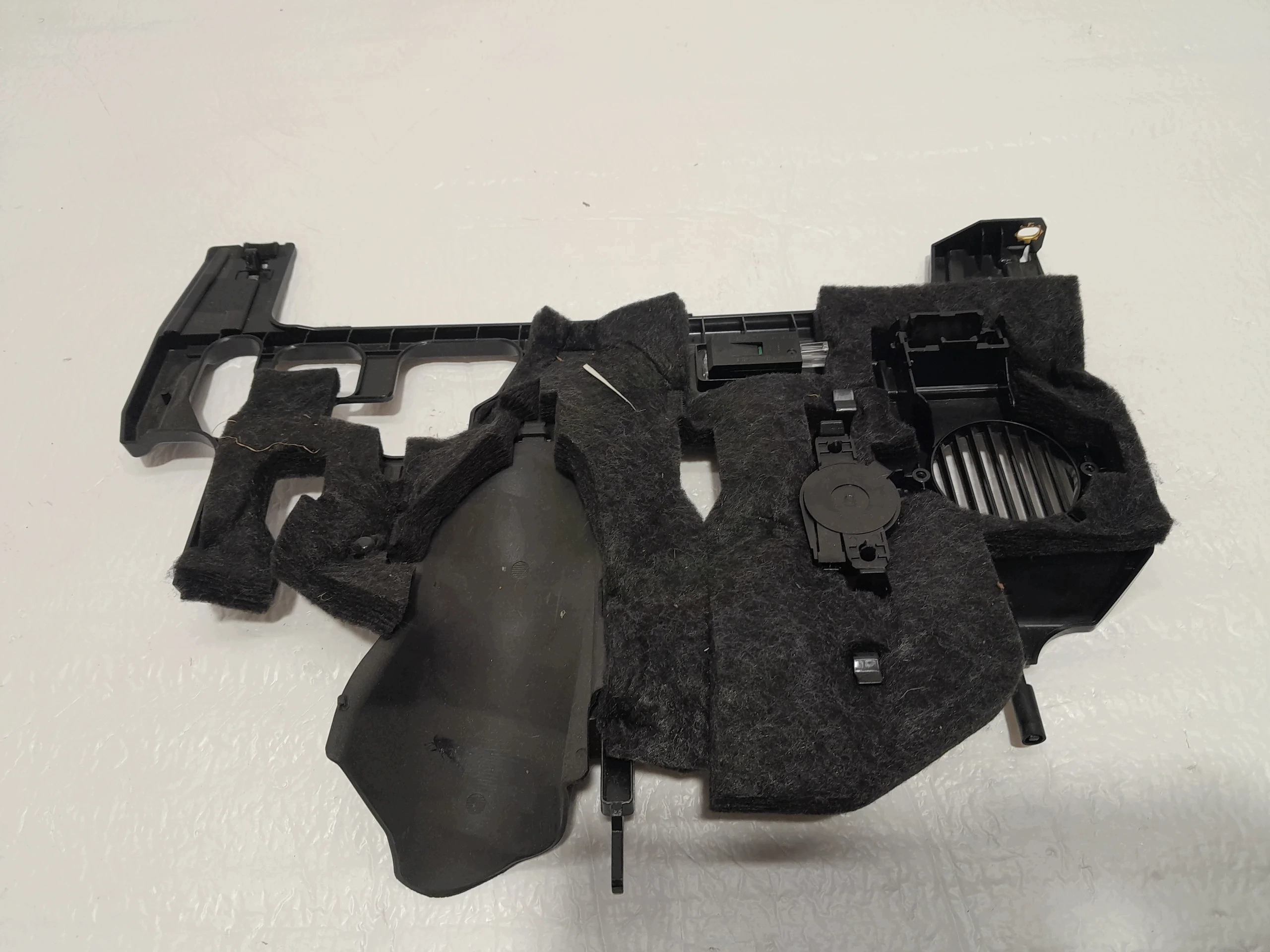 AUDI A4 B9 LIFT fedél DESKI táblák 8W1863083D