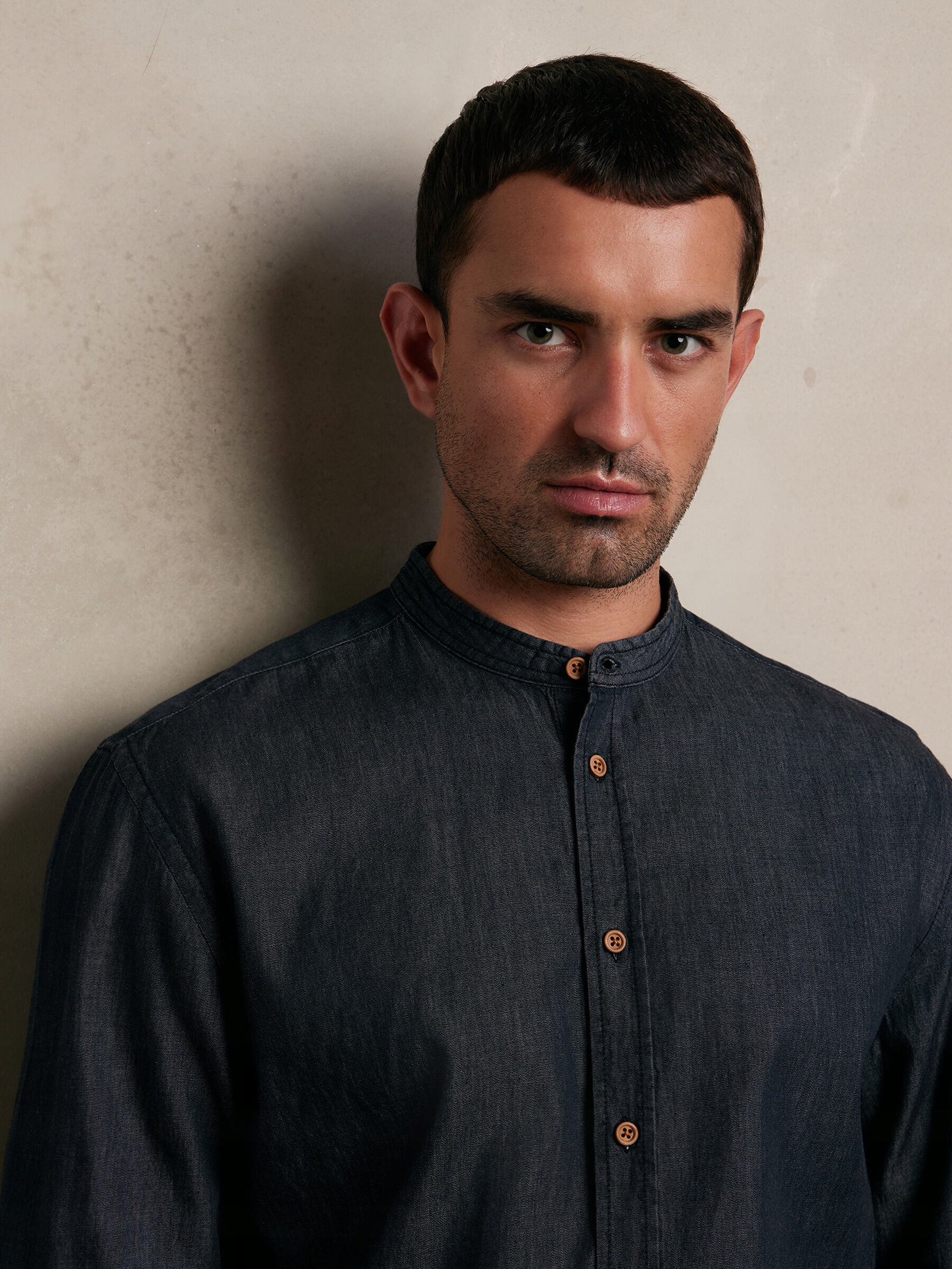 CZARNA KOSZULA DŁUGI RĘKAW L BYTOM Fason regular