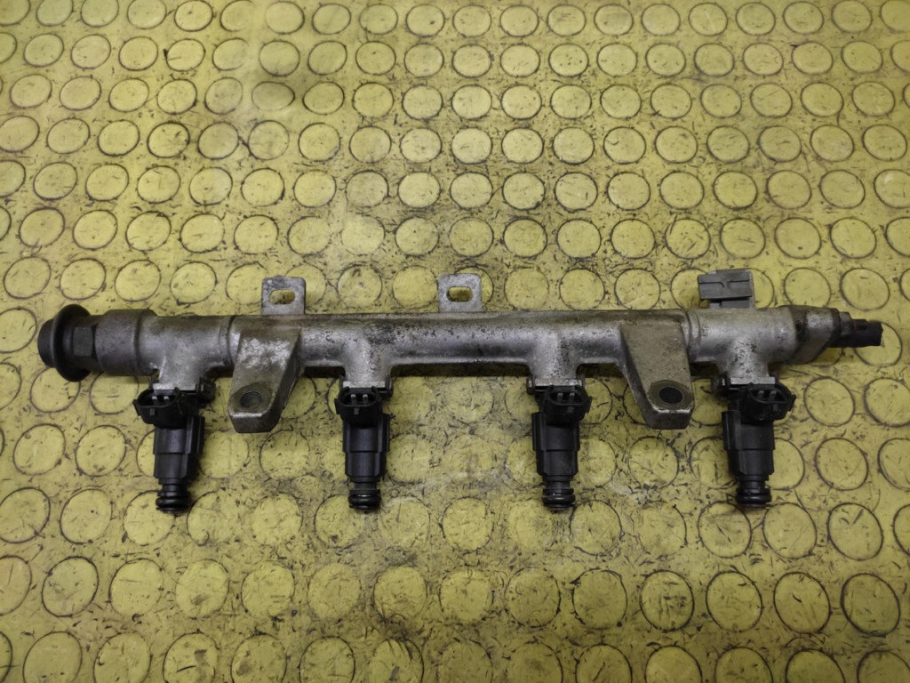 HYUNDAI COUPE 2.0 Rampe injection 3531022600