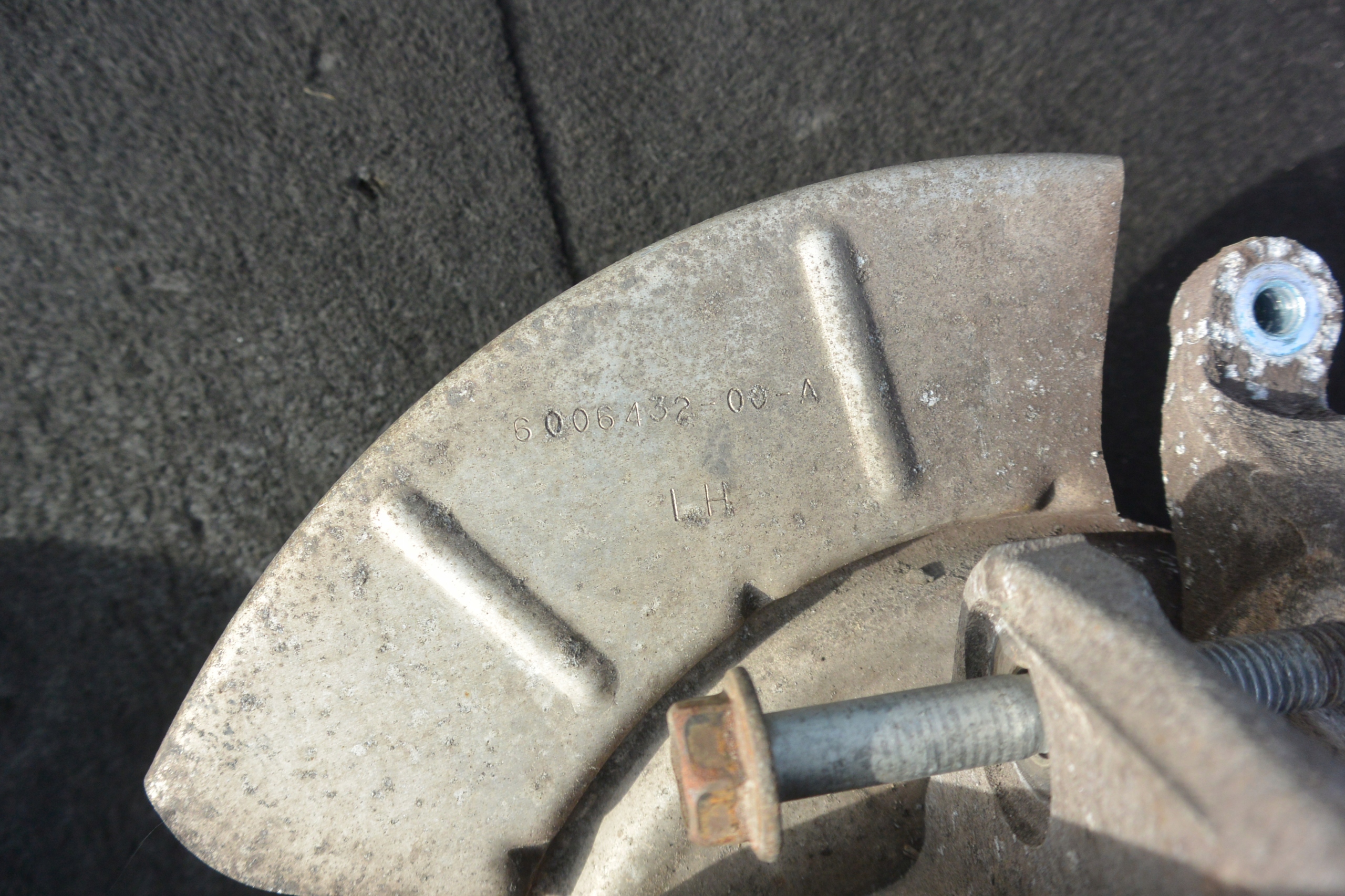 поворотный кулак левый tesla MODEL S P85