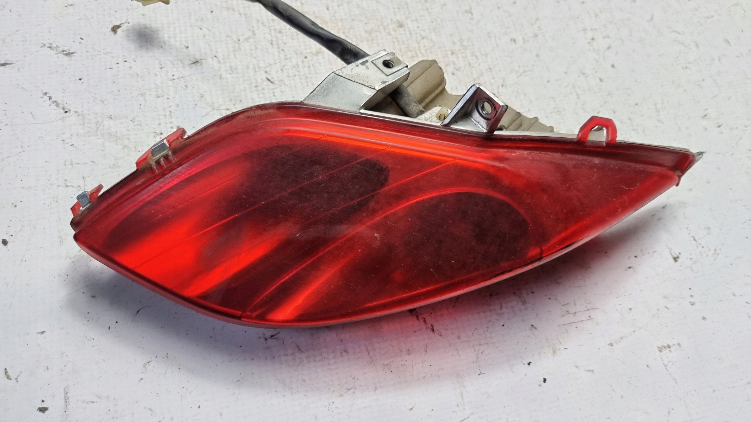 LAMPA TYŁ PRAWA YAMAHA X-MAX 125 10-13