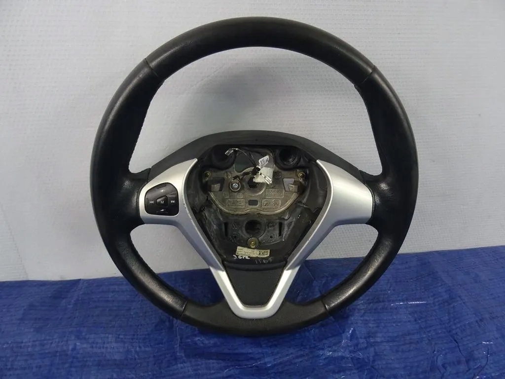 8A613600EF - РУЛЬ FORD FIESTA MK7 КОЖА