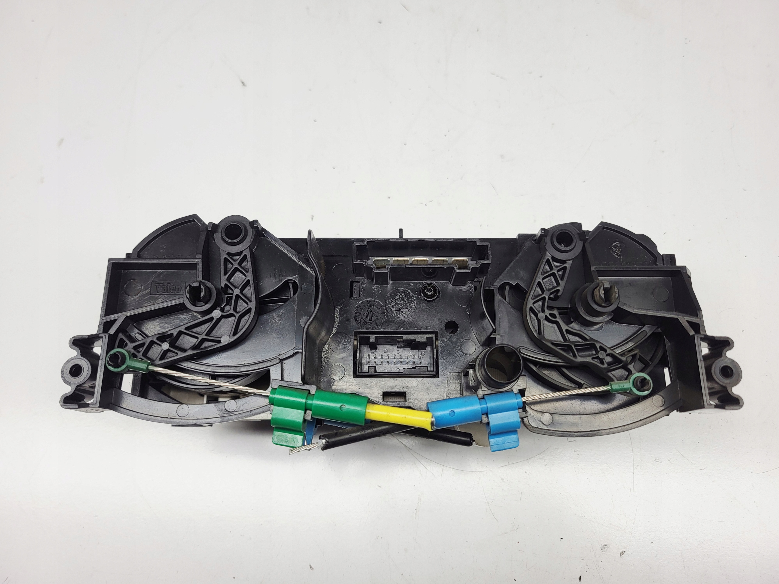 Panel Bouches buses Mitsubishi COLT VI P7820A257E europa