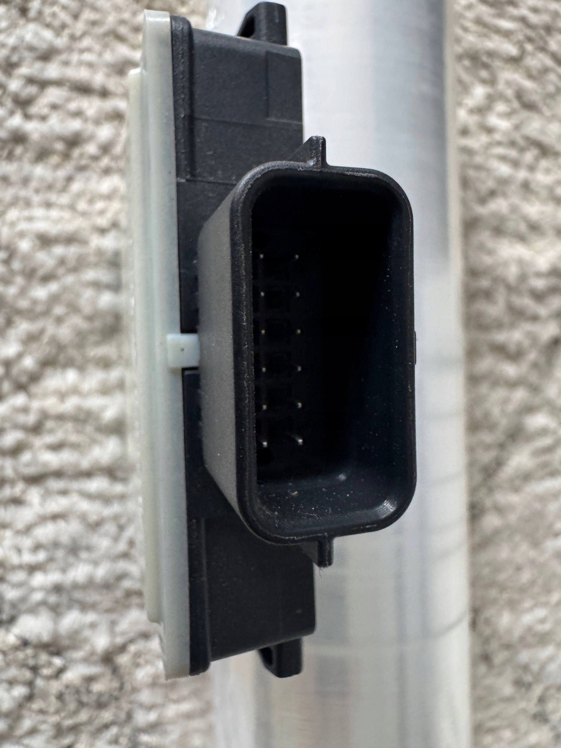 LAND ROVER Defender L663 / Датчик скорости L8B2-14F152-BN