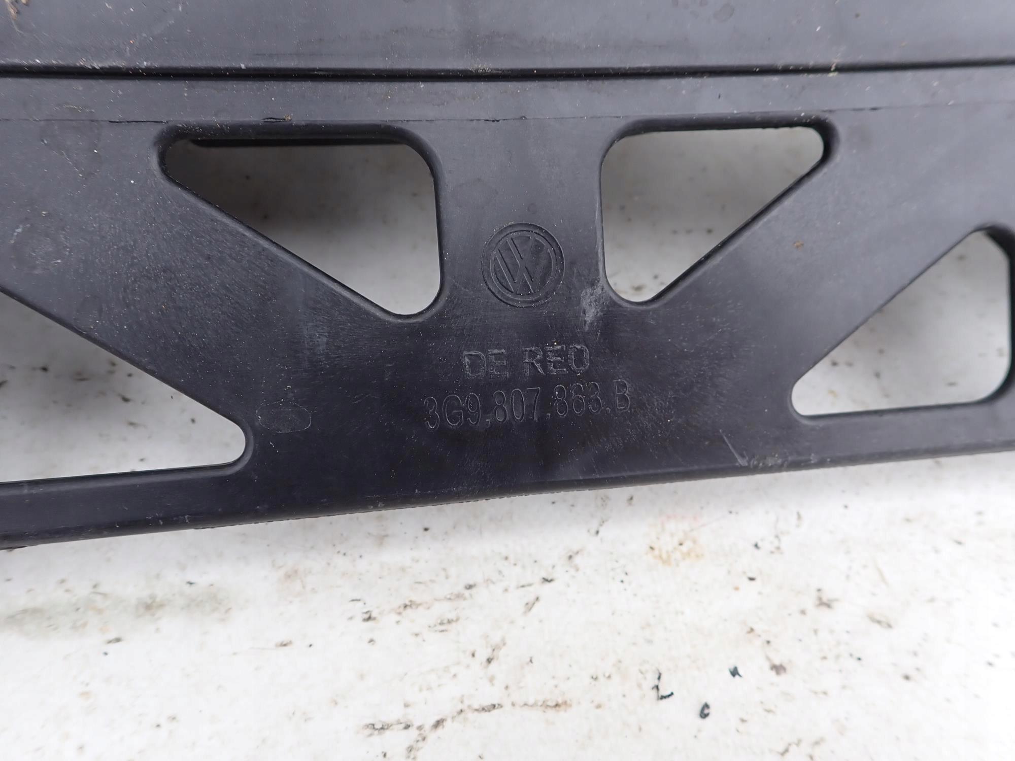 VW PASSAT B8 KOMBI 14-23 Support ABSORBER Support plaque Pare choc Arrière