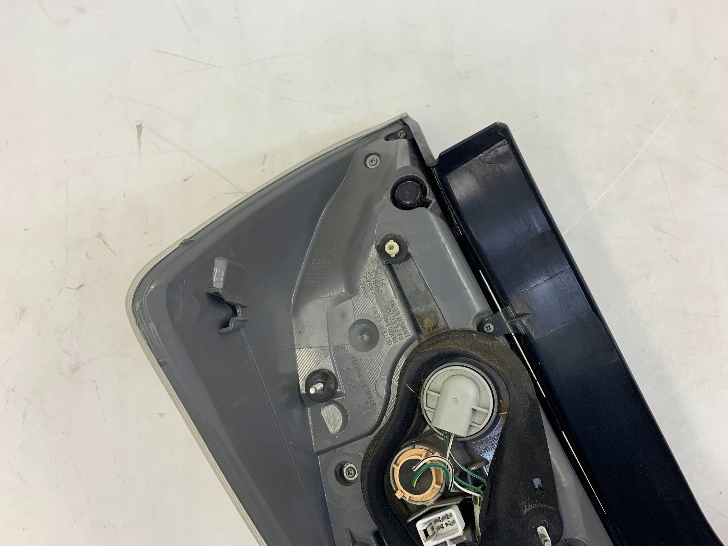 фонарь правый TOYOTA PRIUS III XW30