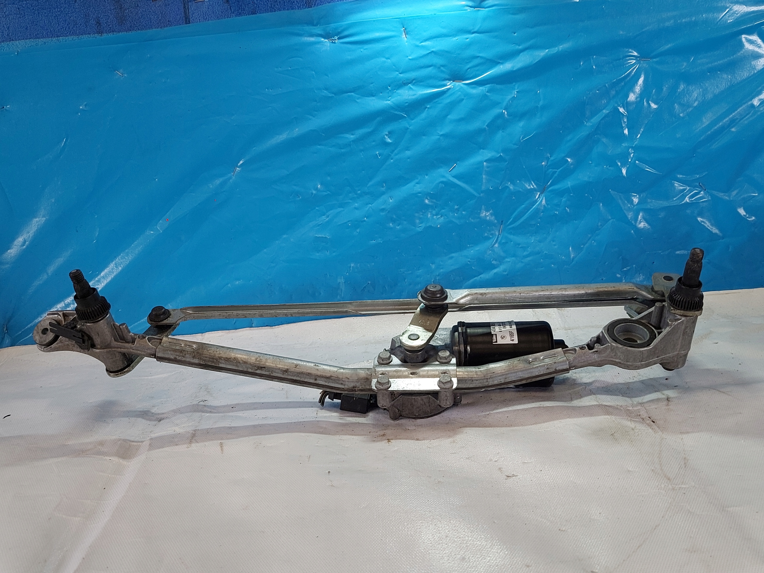 mechanismus stěračů BMW E90 7161711 předek