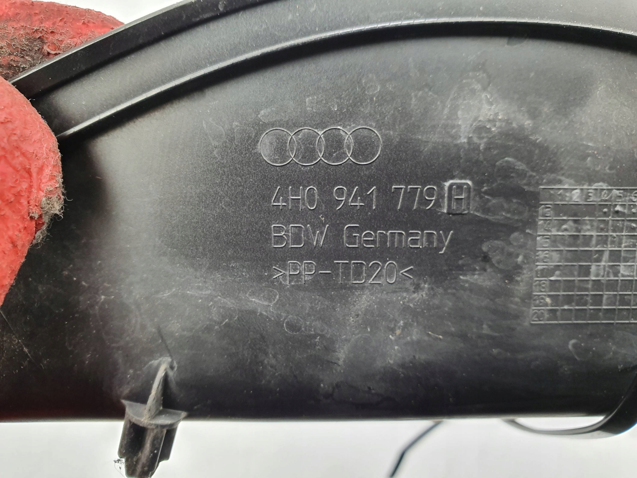 Крышка 4H0941779H AUDI A8 L D4