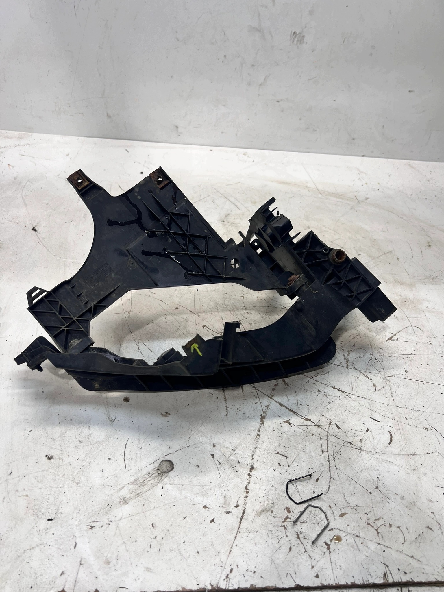 support REFLEKTORA left AUDI A4 B8 LIFT 8K0805607B 1/26
