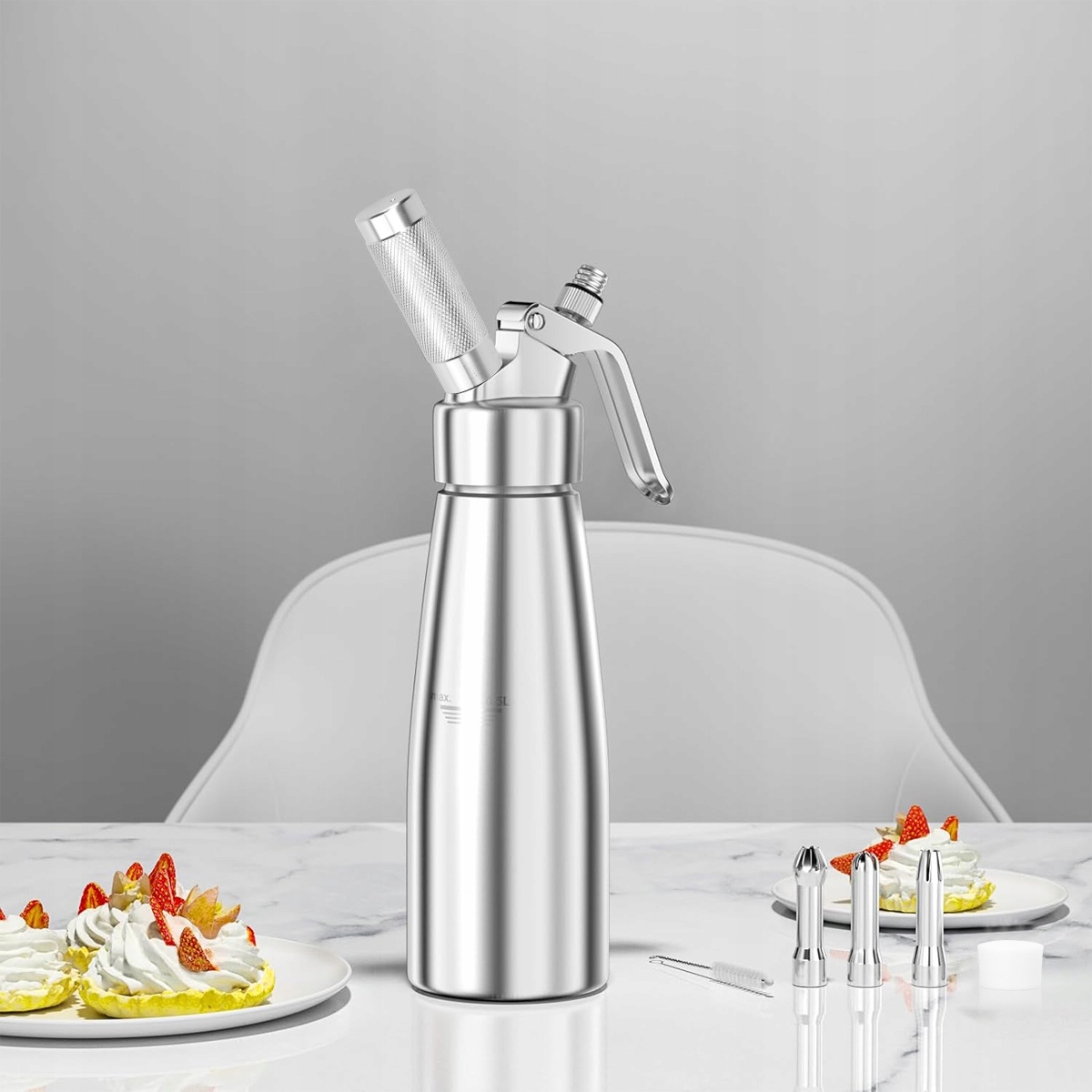 PROFESJONALNY DOZOWNIK KREMU, SYFON ZE STALI NIERDZEWNEJ 500 ML, 3 DYSZAMI Przeznaczenie do bitej śmietany