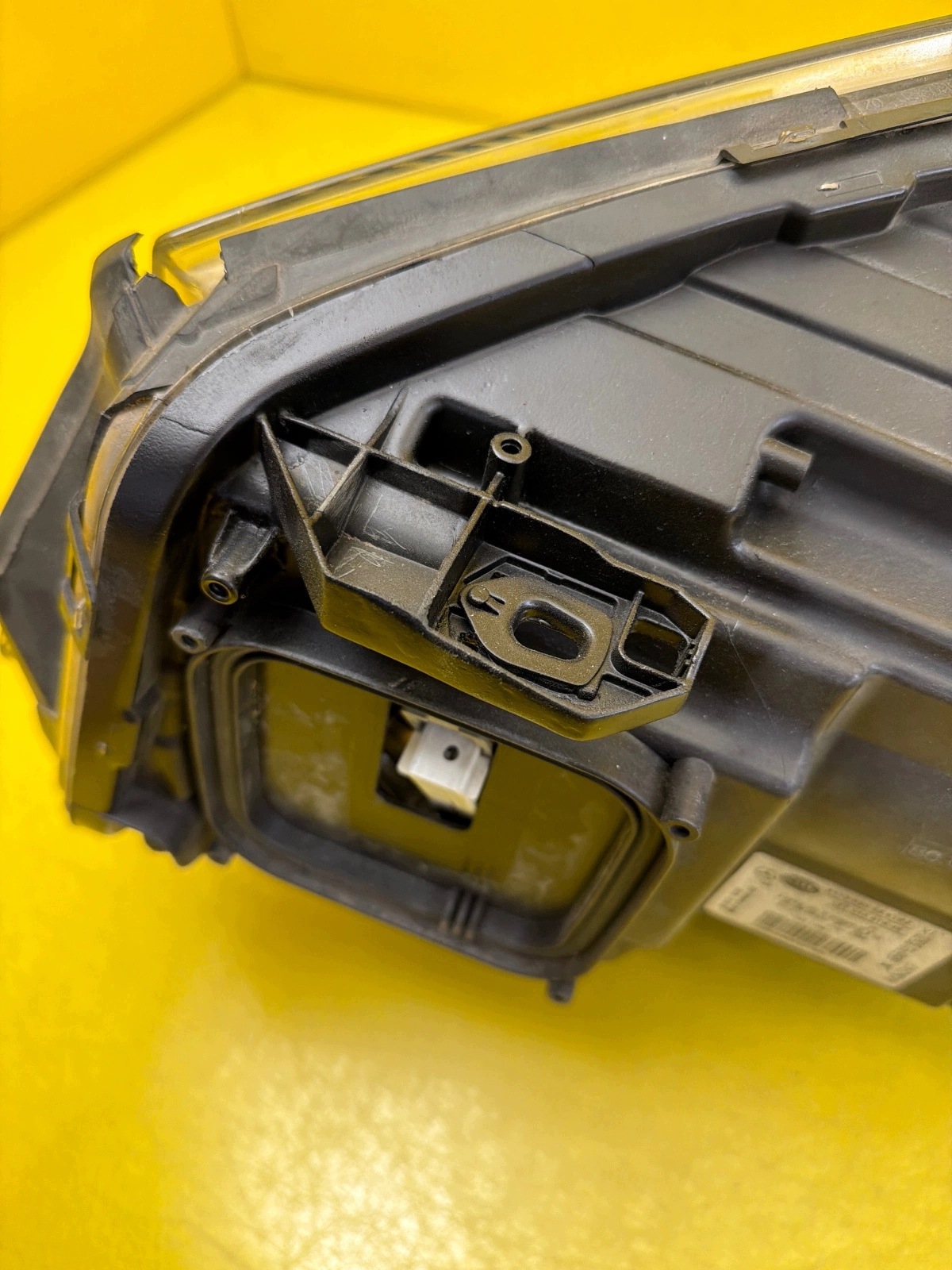light right front Mercedes A-Klasa W176 Bi-Xenon positioning A1768203261