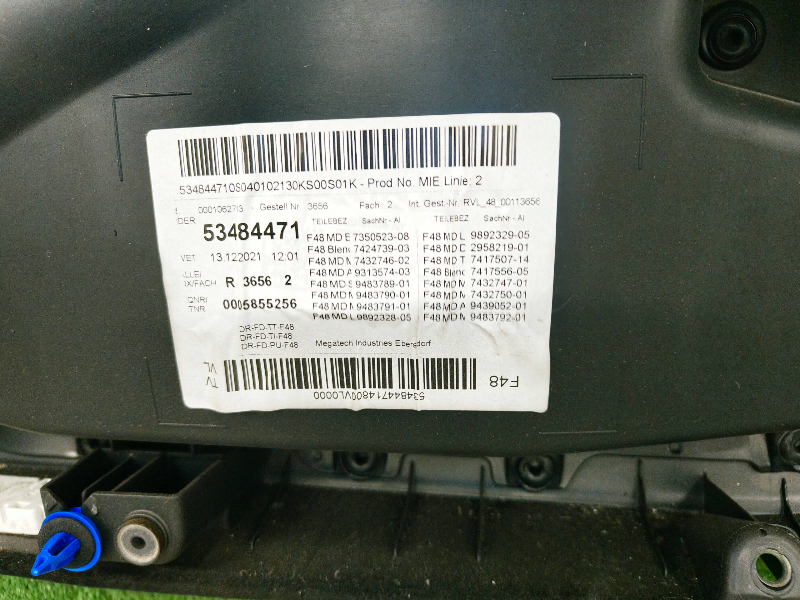 BMW X1 F48 the centre seats side upholstery black leather