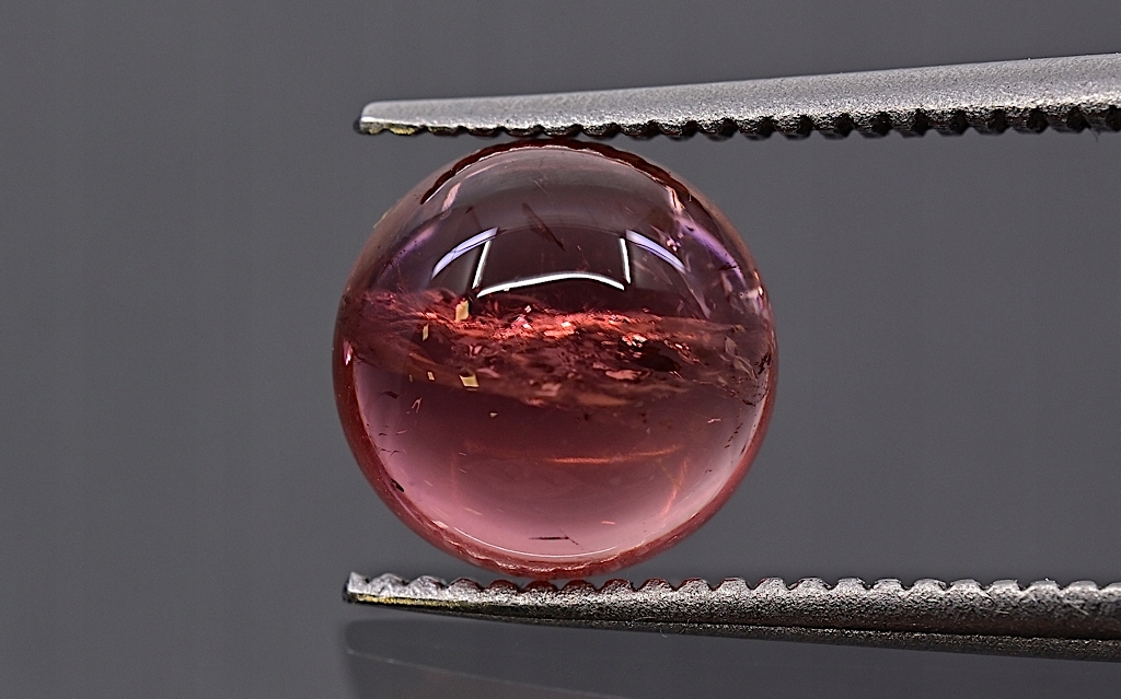 Turmalín kulatý kabošon fi 7,3 mm