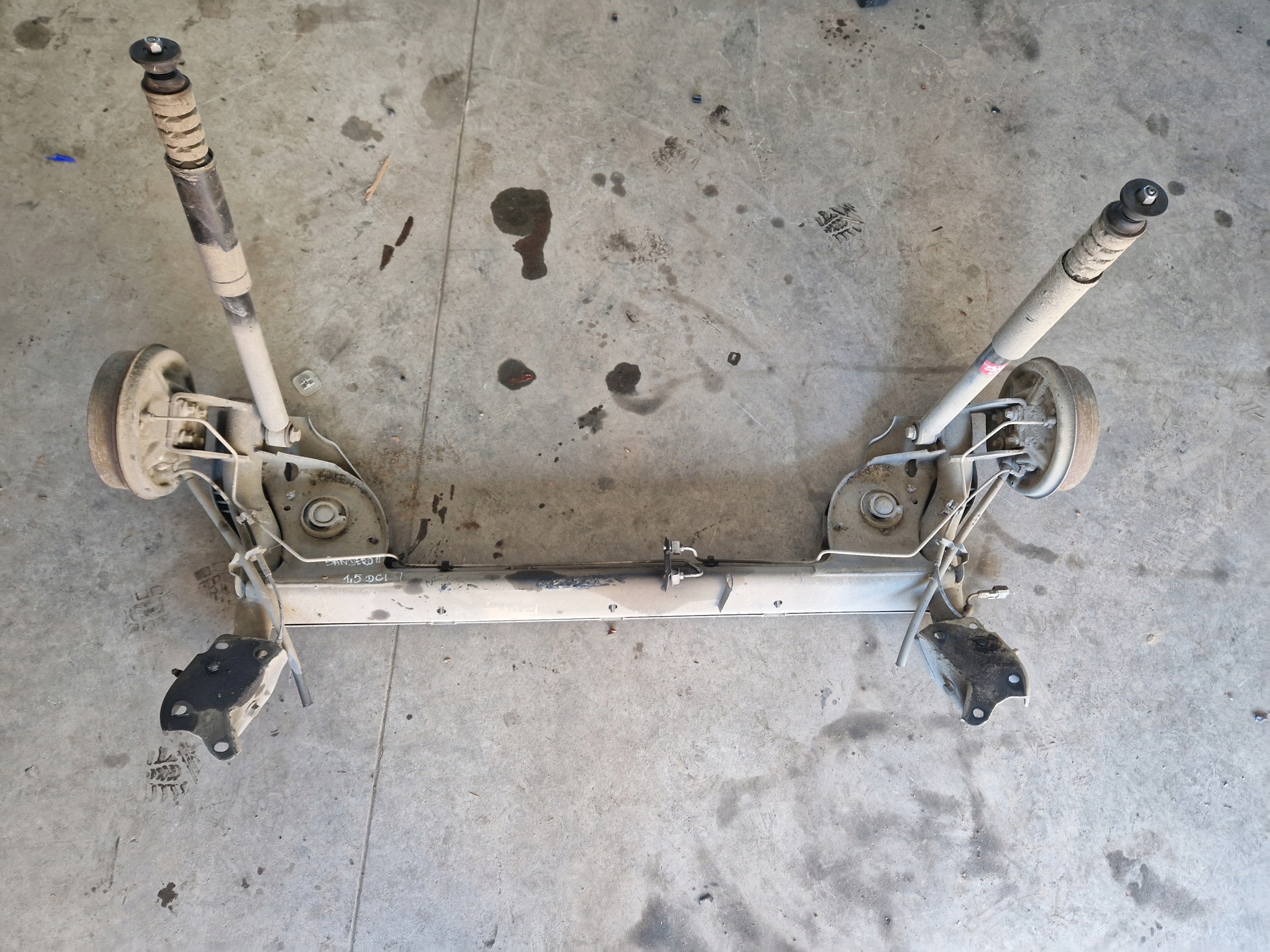 DACIA SANDERO 2 II BELKA OŚ ZAWIESZENIA TYŁ TYLNA