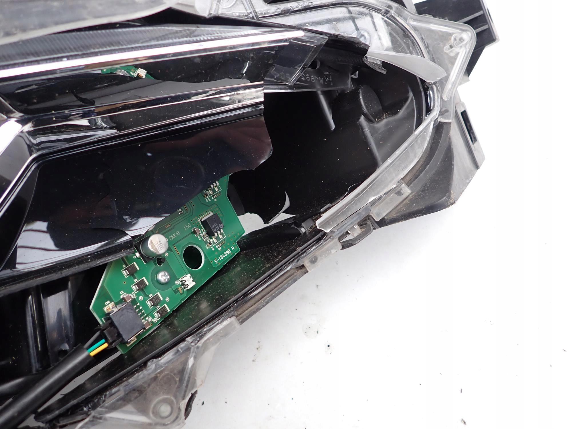 MAZDA 3 III 13-16 light front front right