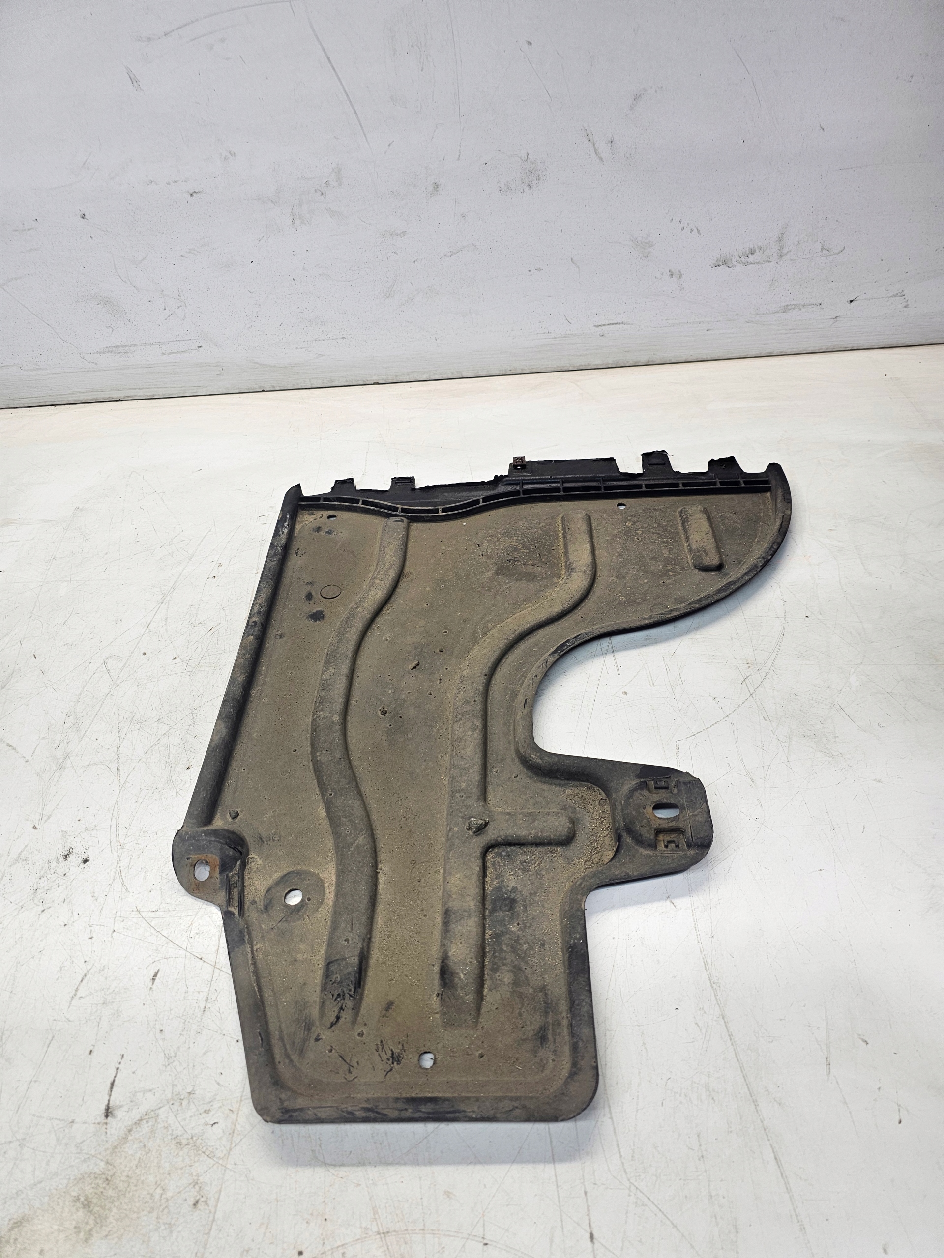 BLENDE ABDECKUNG ABDECKUNG UNTERFAHRSCHUTZ LINKS AUDI A3 8V 5Q0825206J
