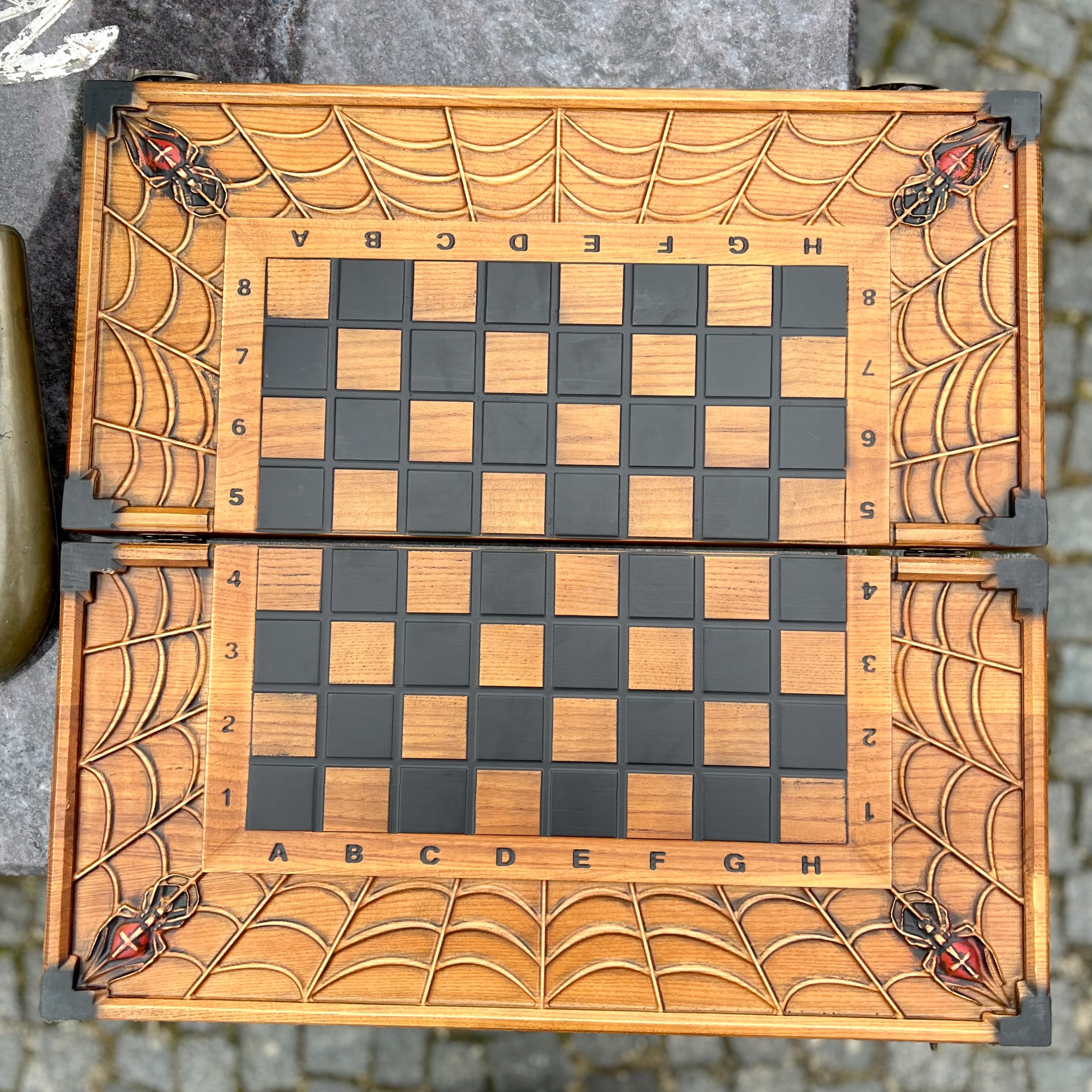 Drewniany Backgammon - Wzór Szachy z Pająkiem EAN (GTIN) 5901353828615