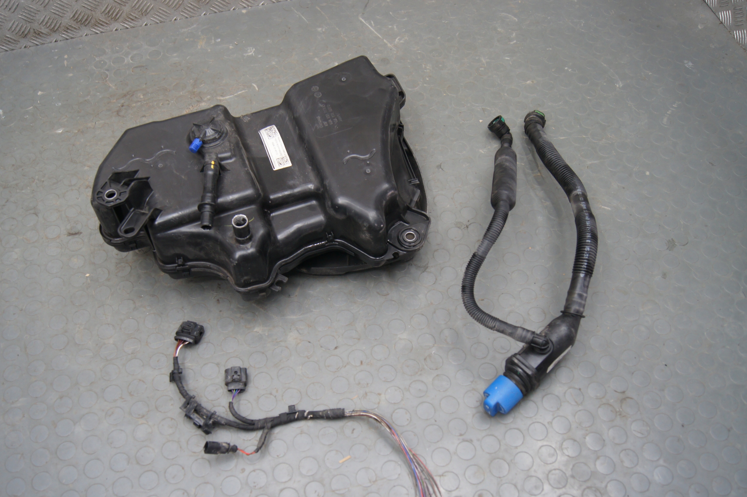 Zbiornik pompa adblue LC9AL PDC Touran III