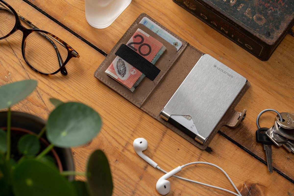 Portfel latarka Ledlenser Lite Wallet Taupe gray Rodzaj portfel