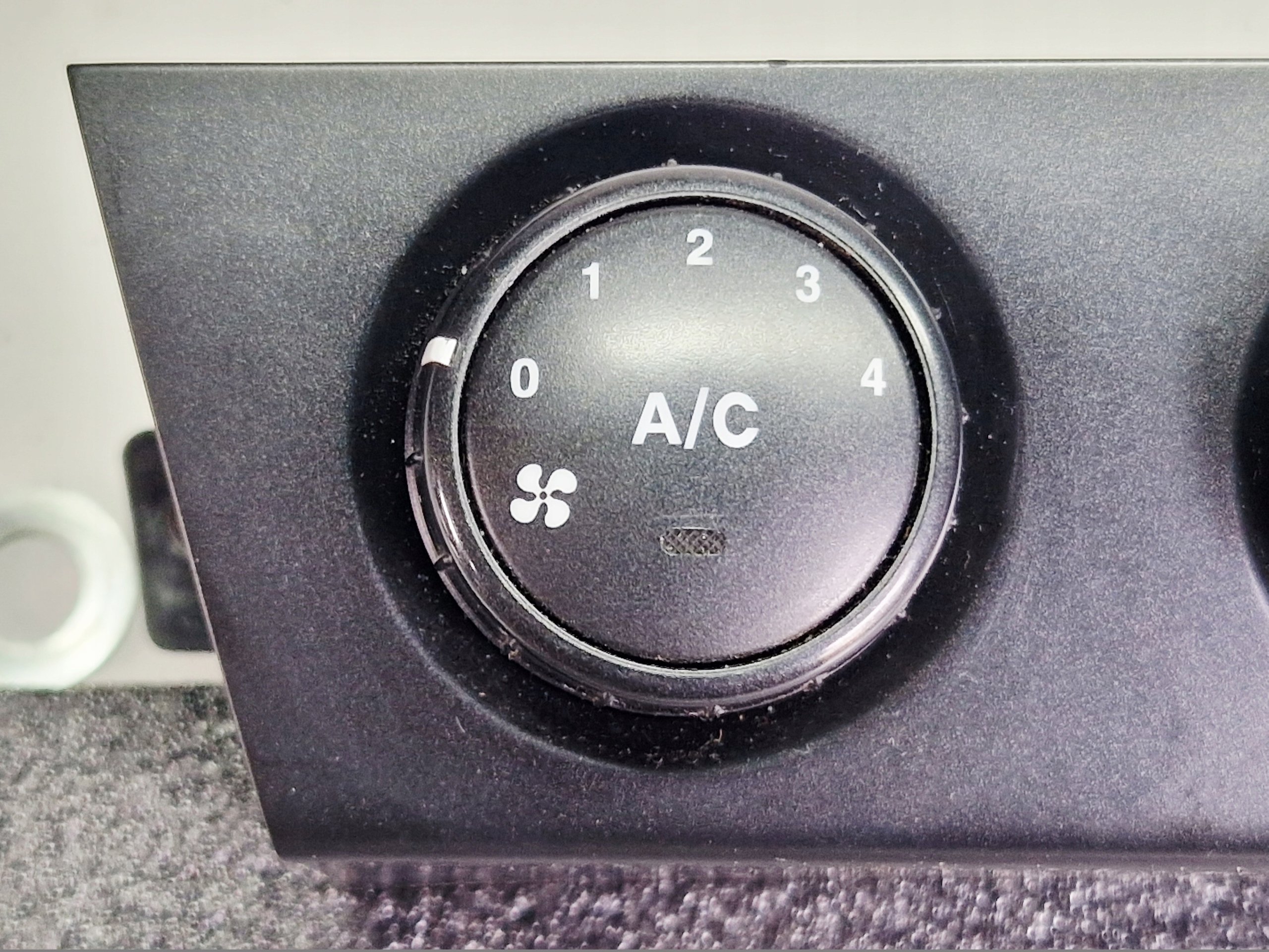 SSANGYONG ACTYON PANEL rešetka ventilacije prekidača klimatizacije 68700-31031