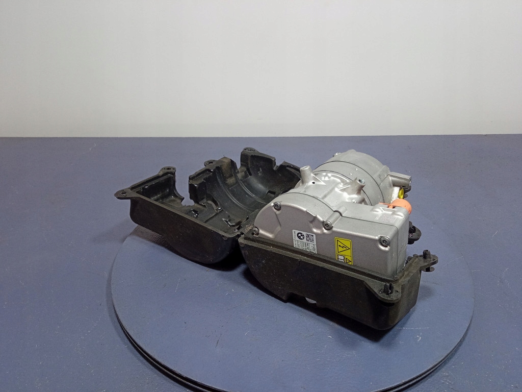 BMW I4 G26 M50 компрессор кондиционера 5A63640