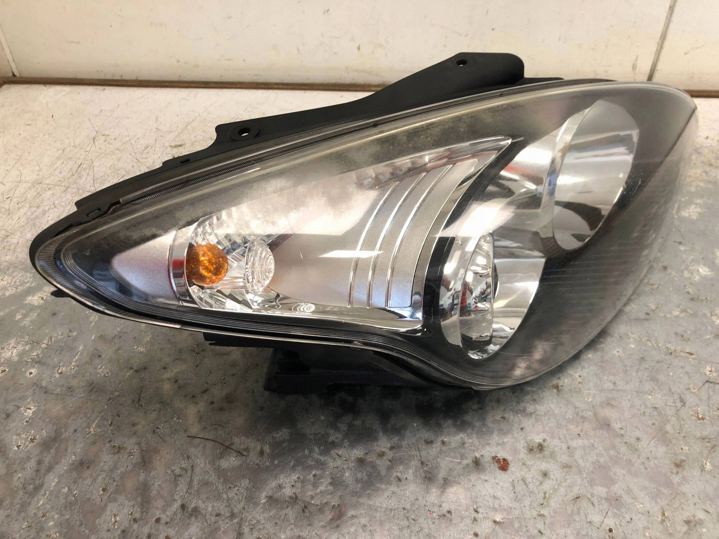 light right front HYUNDAI I30 LIFT 92102-2R000