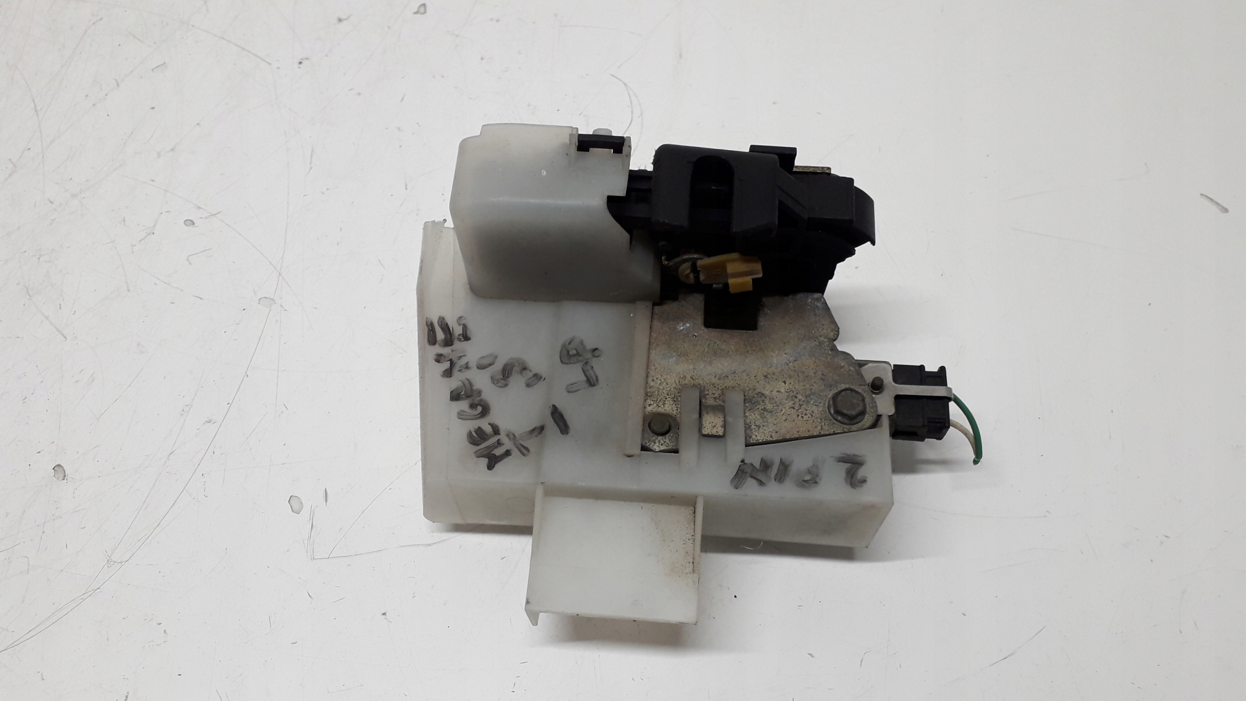 RENAULT MEGANE 1 I 95- ZAMEK LEWY PRZÓD 2PIN