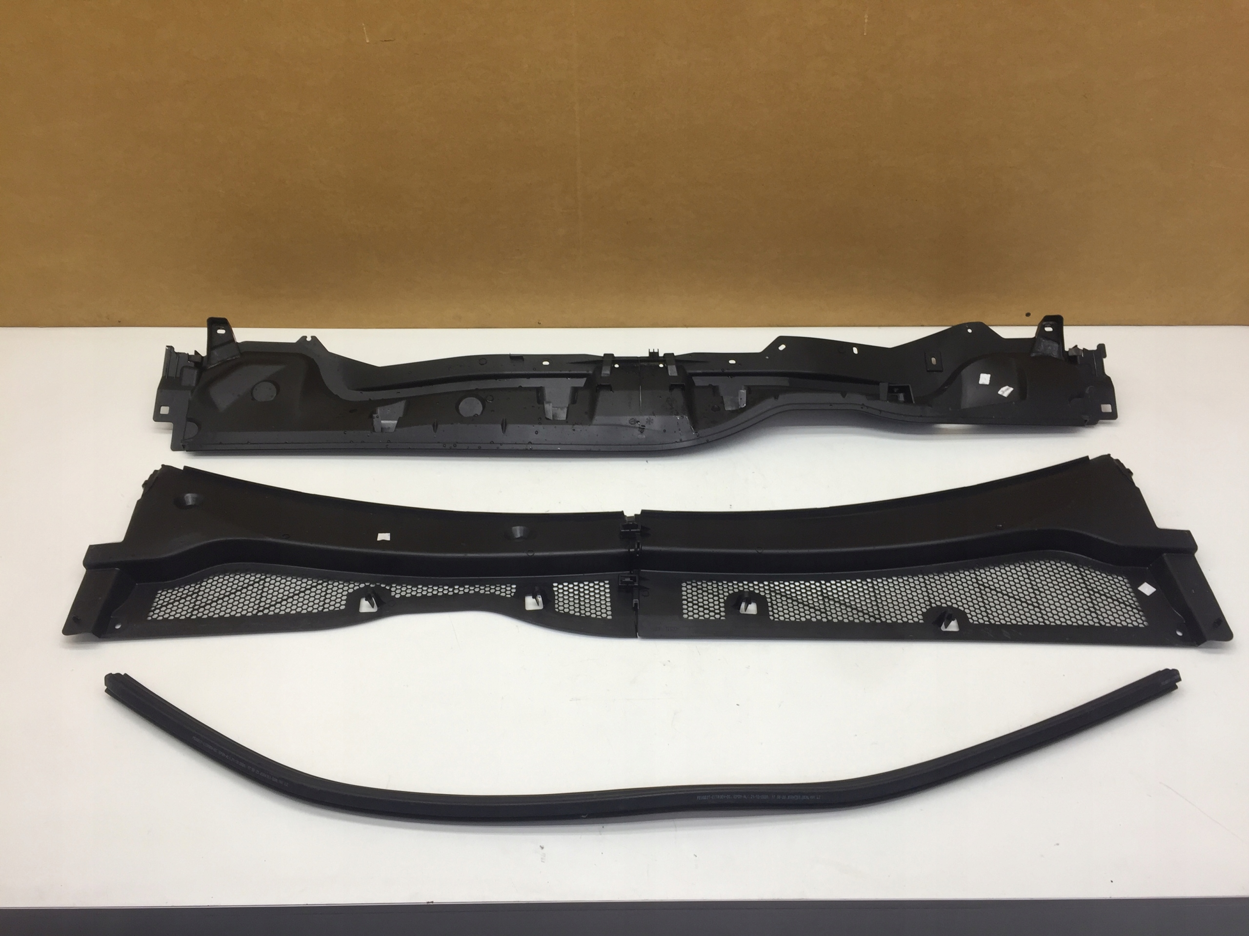 PEUGEOT 208 II PODSZYBIE WYGŁUSZENIE USZCZELKA EUROPA Producent części Peugeot OE