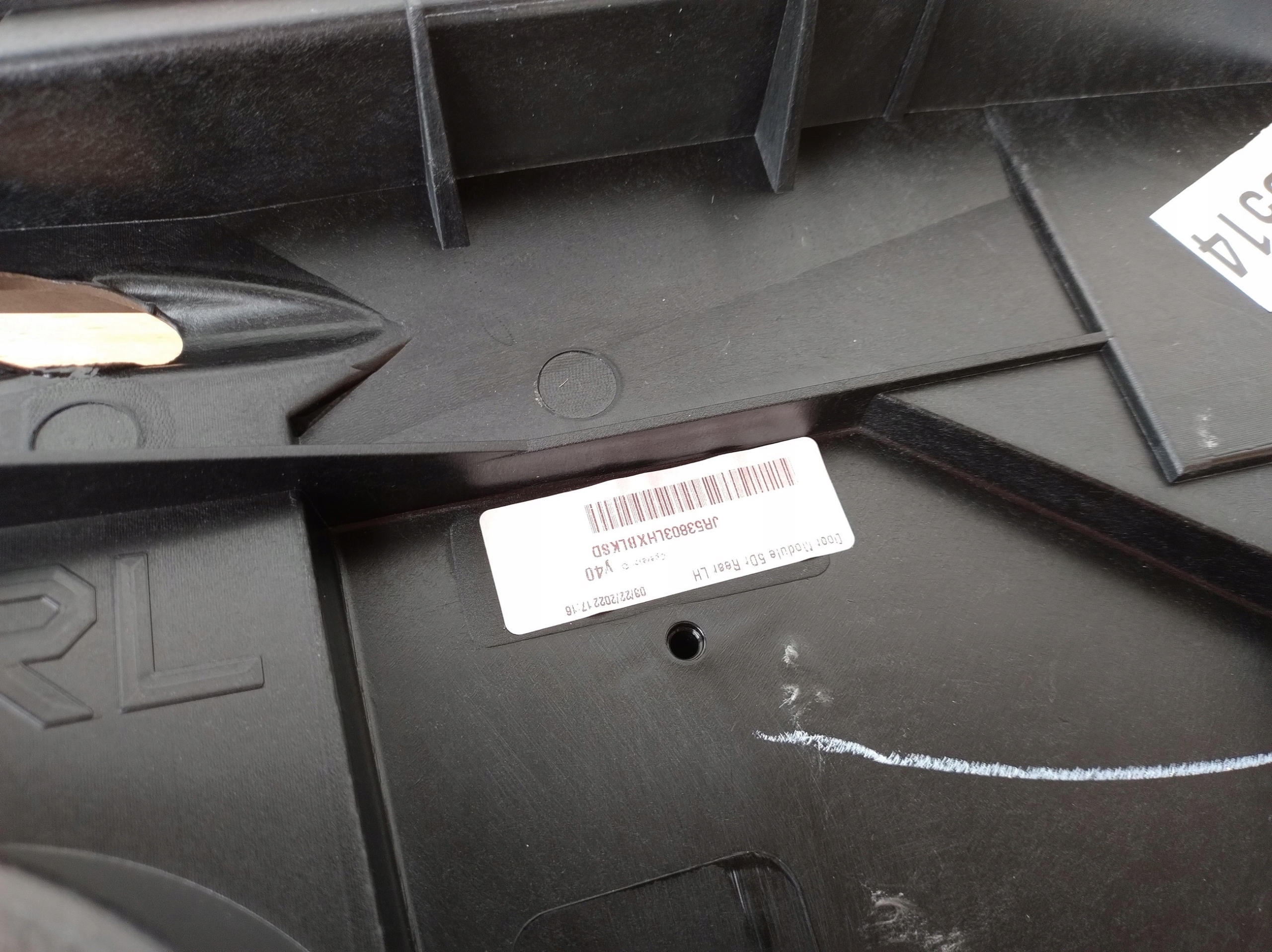 RANGE ROVER EVOQUE pillar door left rear part support LR048295 K62/B514