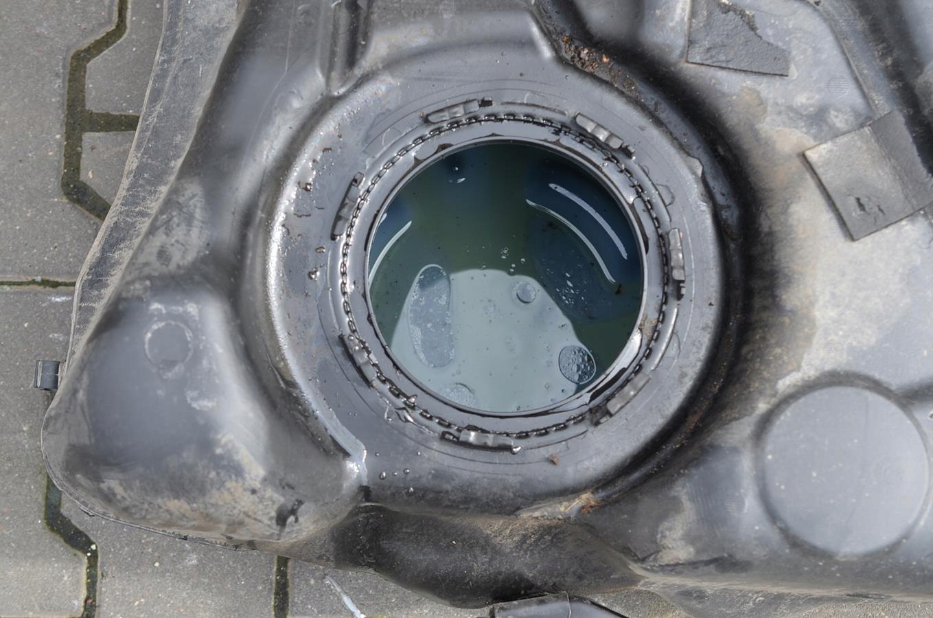 tank Volvo V40 II lift