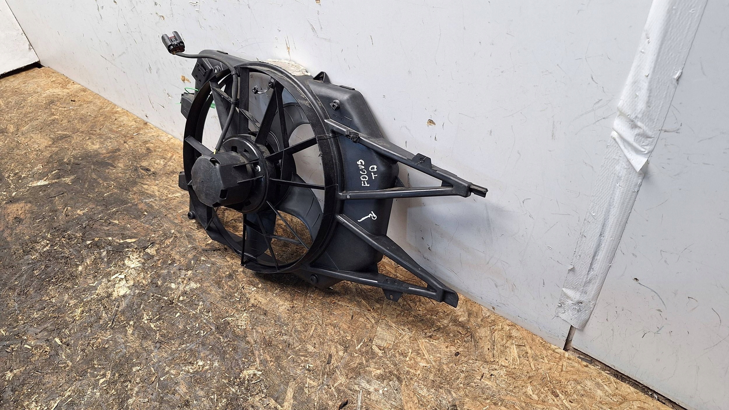 ventilátor chladiče 98AB-8C607 FORD FOCUS MK1 1.6B