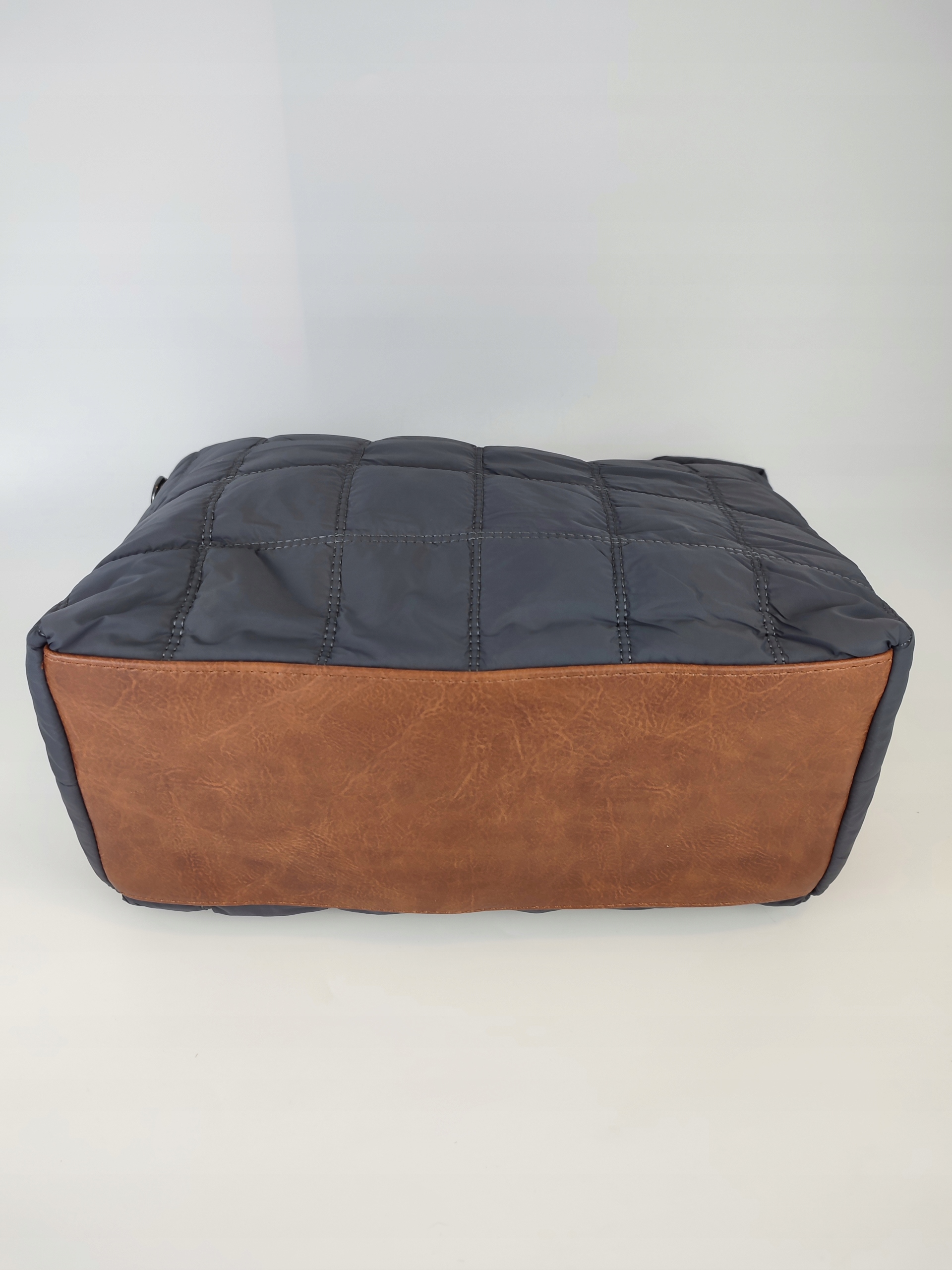 TOREBKA DAMSKA NA RAMIĘ A4 do ręki - długi pasek Wielkość duża (mieszcząca A4)